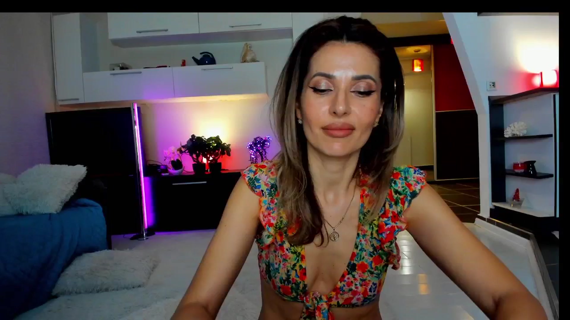 Gallery image thumbnail from SmileyTinaa's myfreecams stream on, 04/12/2025, 24:10 image 3 of 20