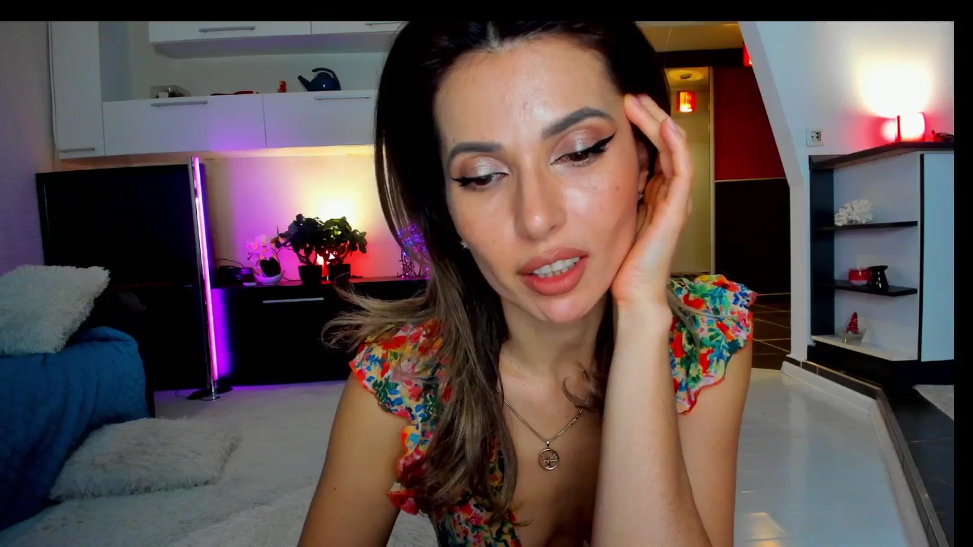 Gallery image thumbnail from SmileyTinaa's myfreecams stream on, 04/12/2025, 24:10 image 1 of 20