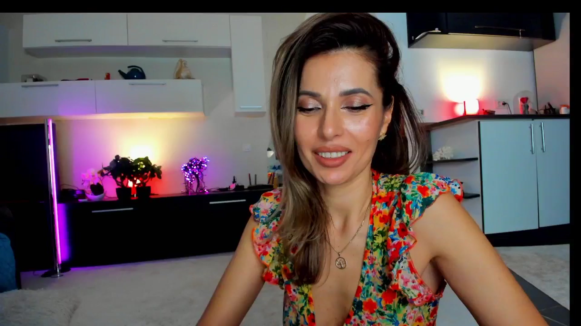 Gallery image thumbnail from SmileyTinaa's myfreecams stream on, 04/12/2025, 24:10 image 11 of 20