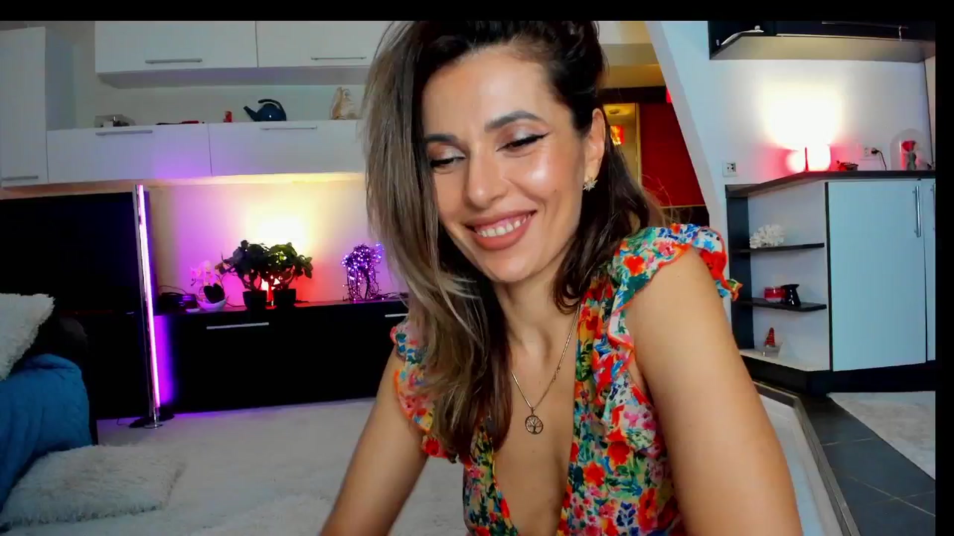 Gallery image thumbnail from SmileyTinaa's myfreecams stream on, 04/12/2025, 24:10 image 6 of 20
