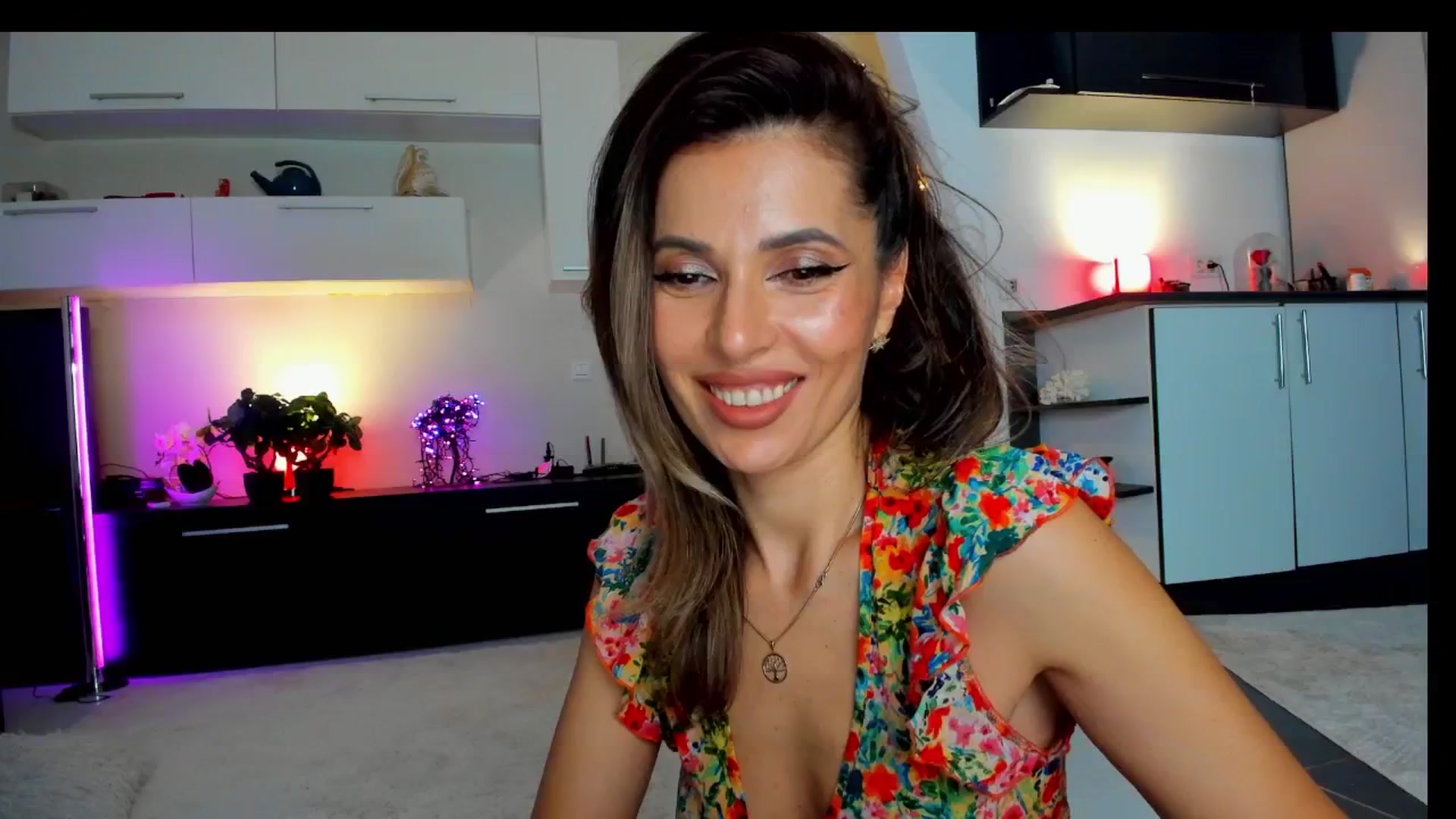 Gallery image thumbnail from SmileyTinaa's myfreecams stream on, 04/12/2025, 24:10 image 12 of 20