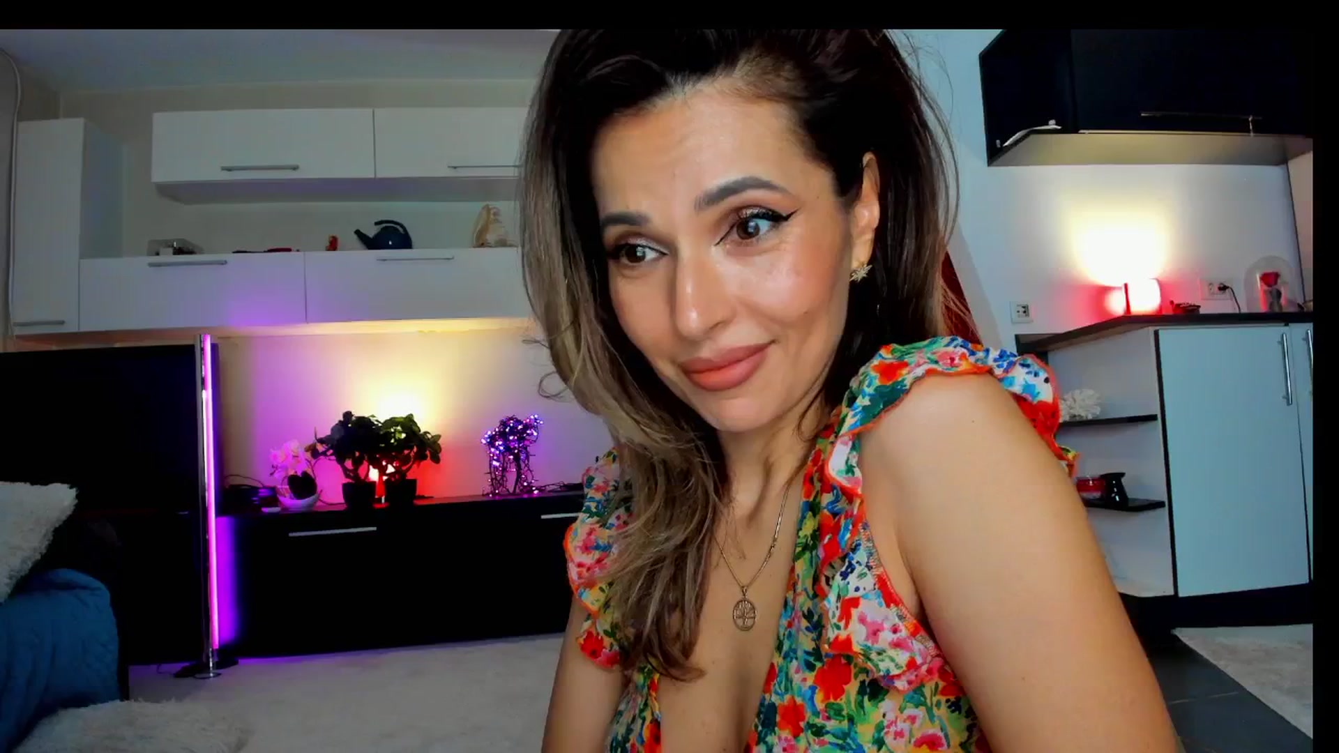 Gallery image thumbnail from SmileyTinaa's myfreecams stream on, 04/12/2025, 24:10 image 4 of 20