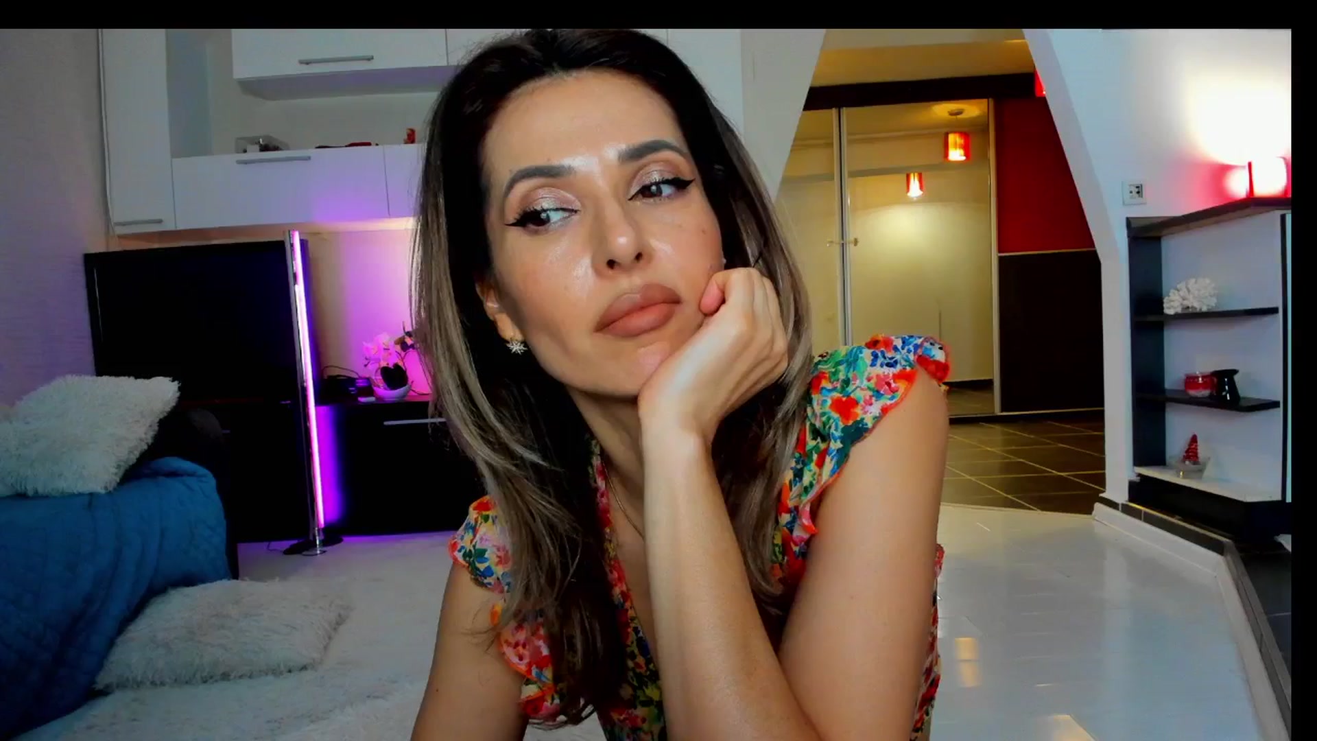 Gallery image thumbnail from SmileyTinaa's myfreecams stream on, 04/12/2025, 24:10 image 2 of 20