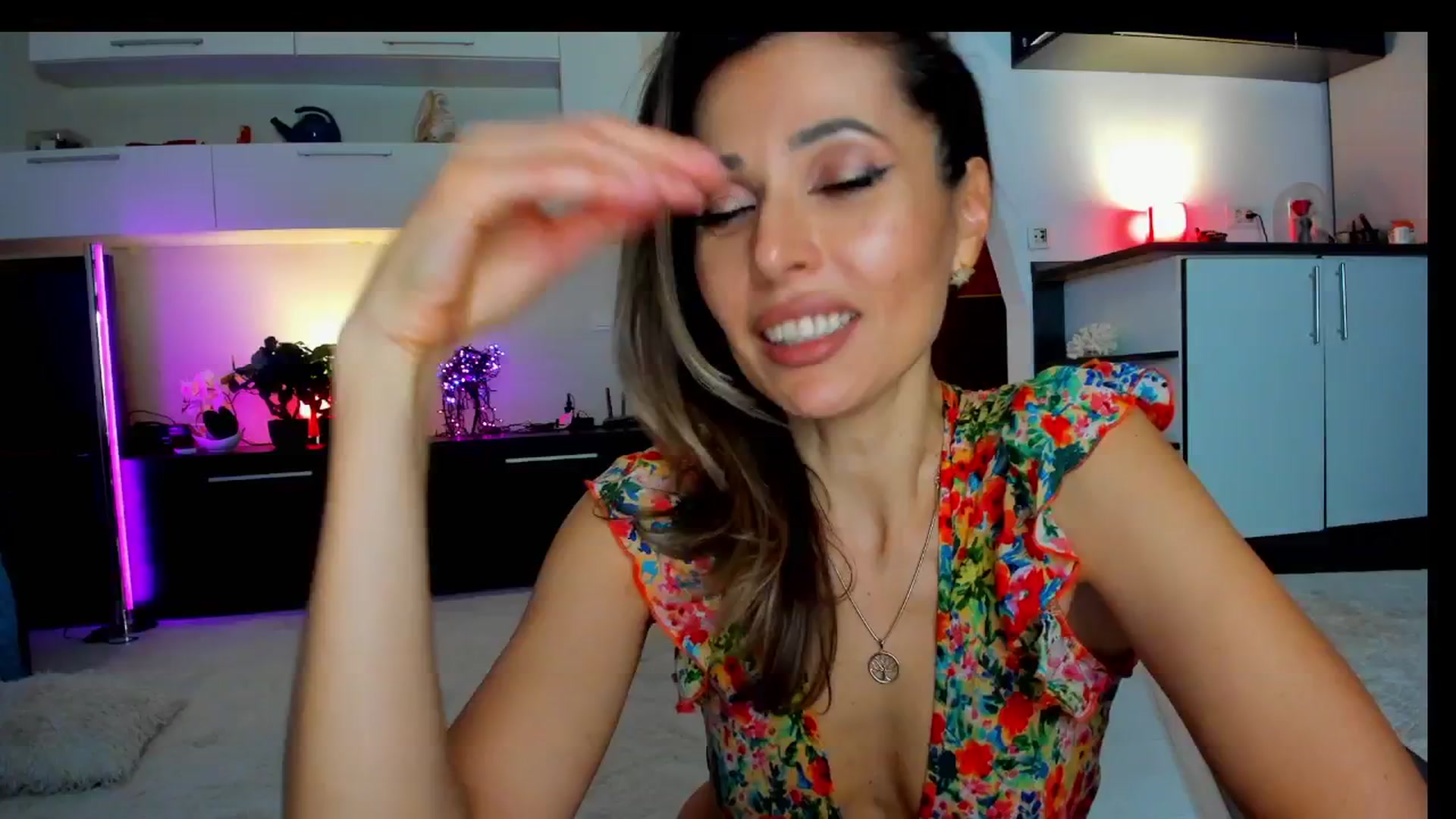 Gallery image thumbnail from SmileyTinaa's myfreecams stream on, 04/12/2025, 04:17 image 1 of 20