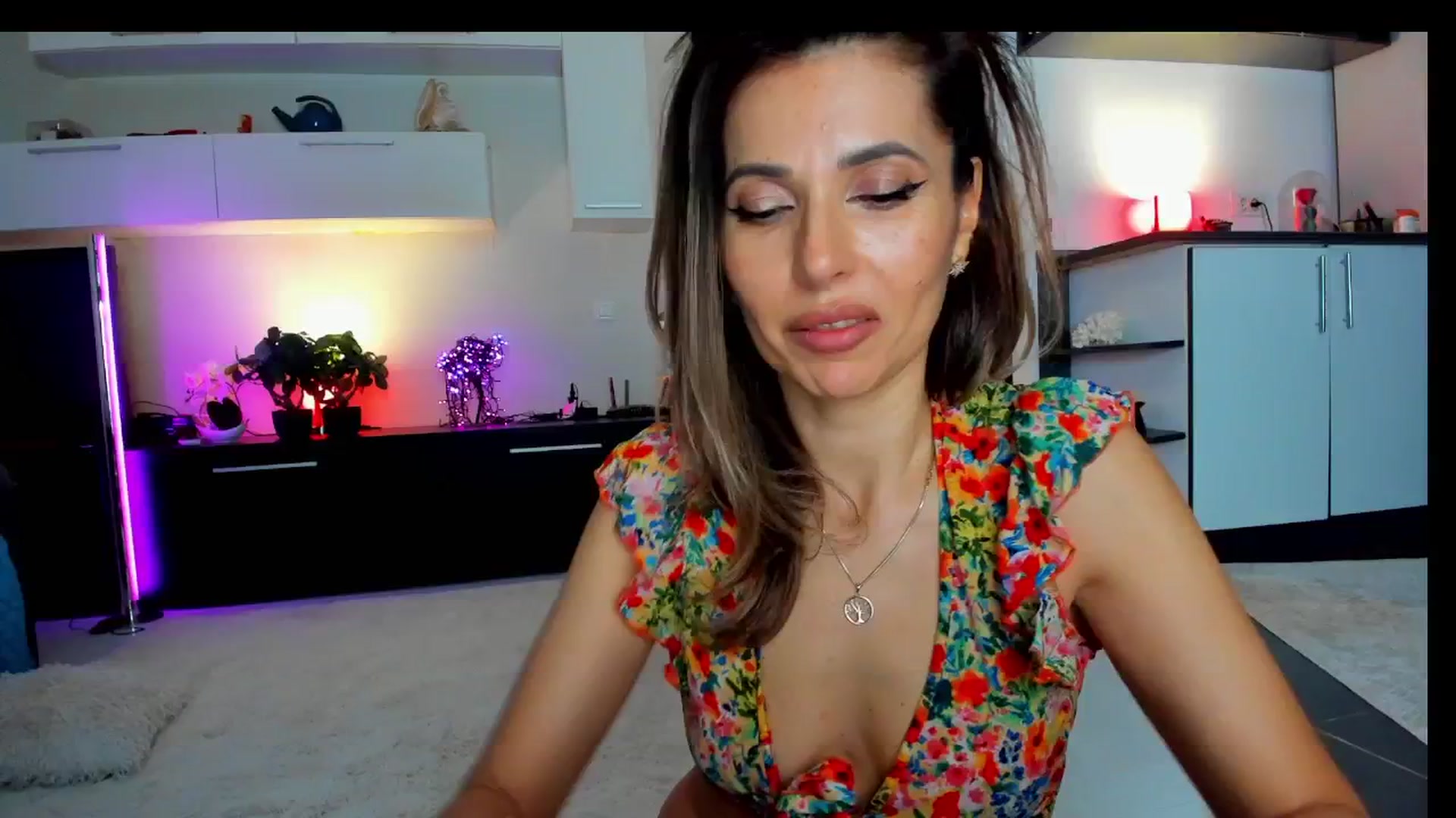 Gallery image thumbnail from SmileyTinaa's myfreecams stream on, 04/12/2025, 04:17 image 14 of 20