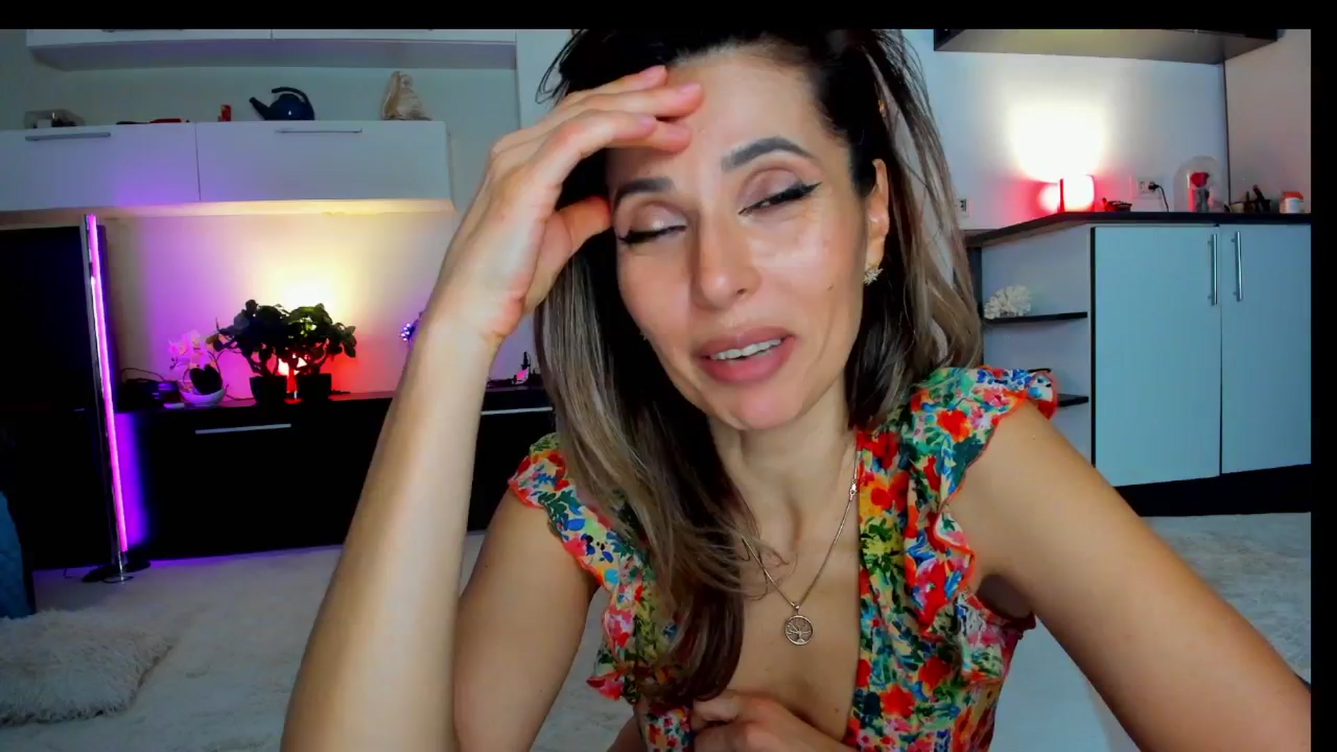 Gallery image thumbnail from SmileyTinaa's myfreecams stream on, 04/12/2025, 04:17 image 15 of 20