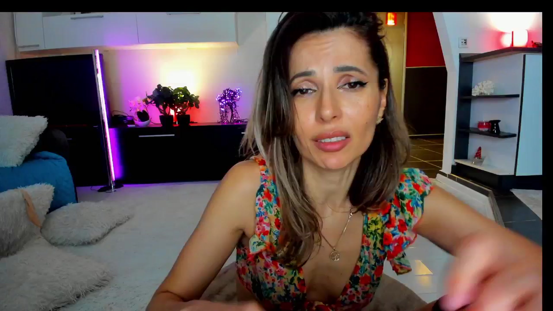 Gallery image thumbnail from SmileyTinaa's myfreecams stream on, 04/12/2025, 05:43 image 16 of 20