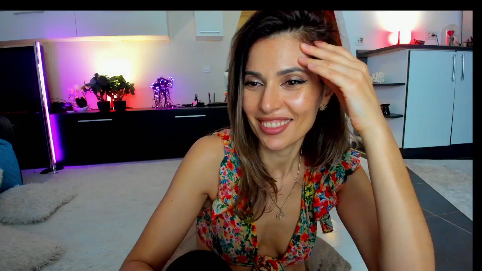 Gallery image thumbnail from SmileyTinaa's myfreecams stream on, 04/12/2025, 05:43 image 13 of 20