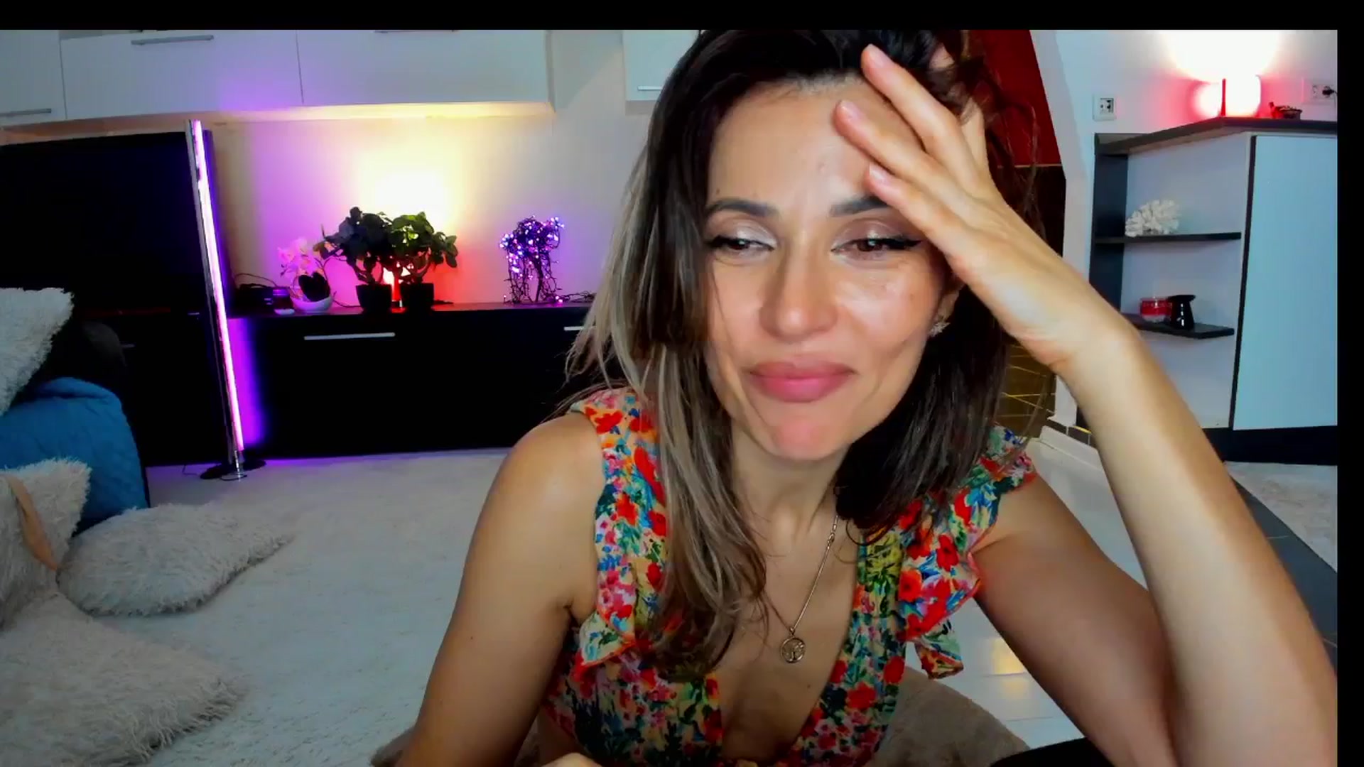 Gallery image thumbnail from SmileyTinaa's myfreecams stream on, 04/12/2025, 05:43 image 15 of 20