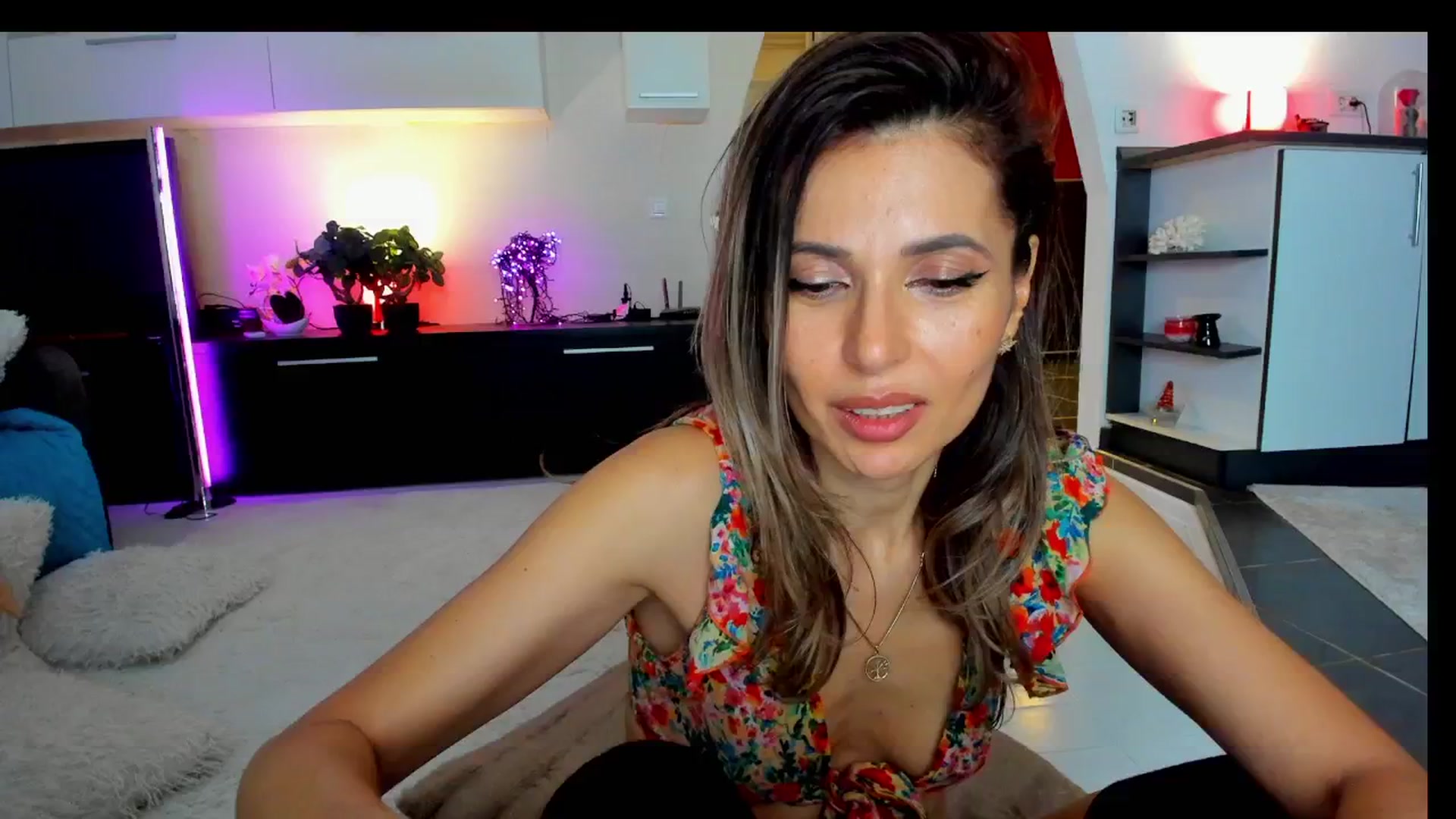 Gallery image thumbnail from SmileyTinaa's myfreecams stream on, 04/12/2025, 05:43 image 7 of 20