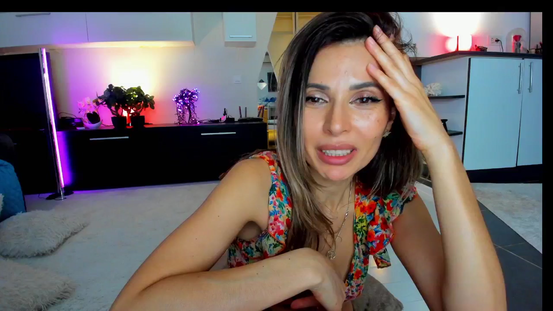 Gallery image thumbnail from SmileyTinaa's myfreecams stream on, 04/12/2025, 05:43 image 11 of 20
