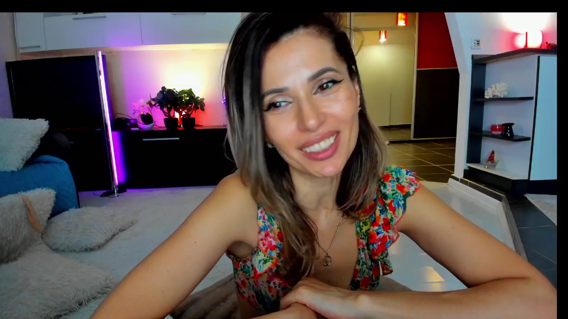 Gallery image thumbnail from SmileyTinaa's myfreecams stream on, 04/12/2025, 05:43 image 19 of 20