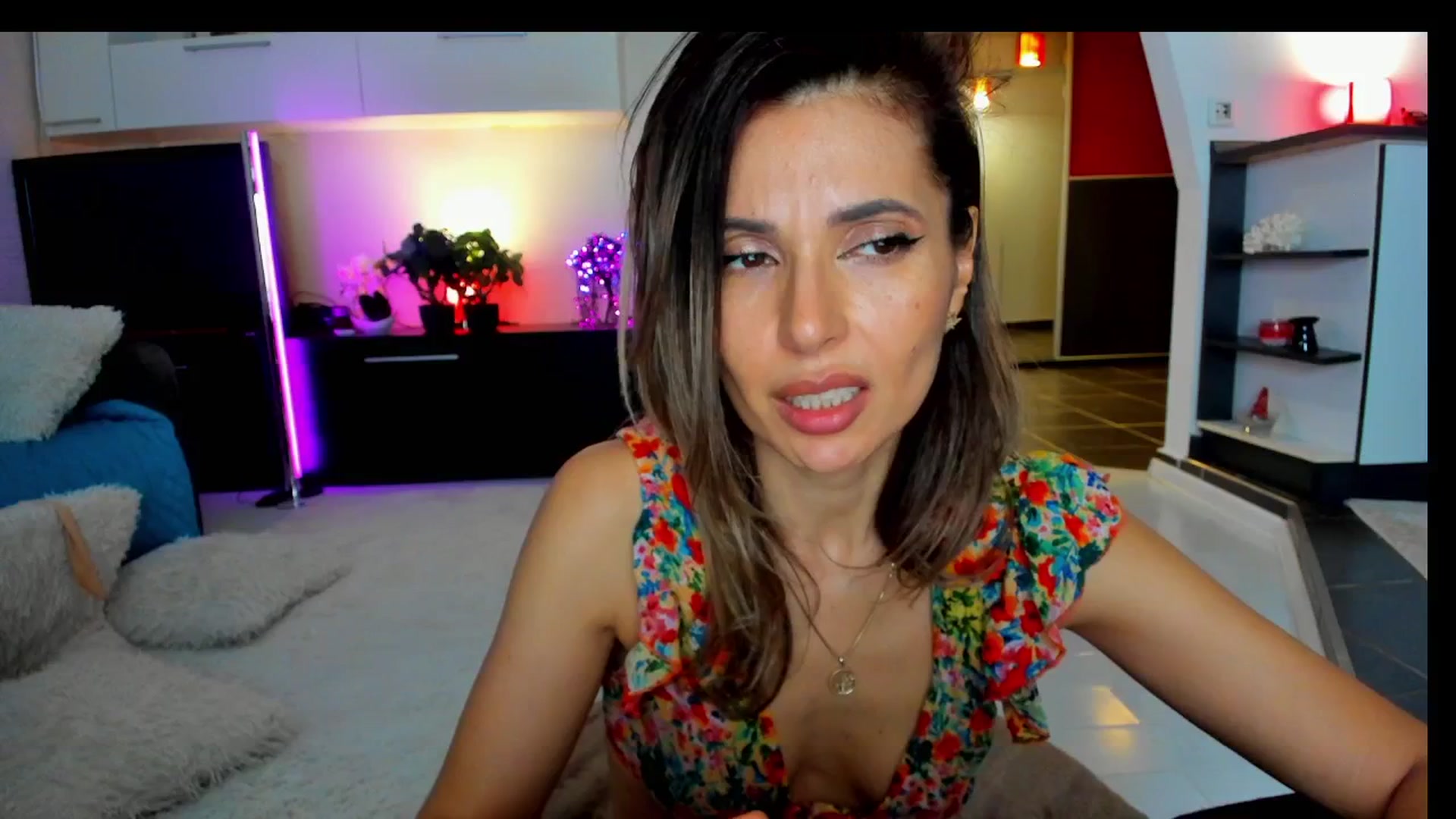 Gallery image thumbnail from SmileyTinaa's myfreecams stream on, 04/12/2025, 05:43 image 18 of 20