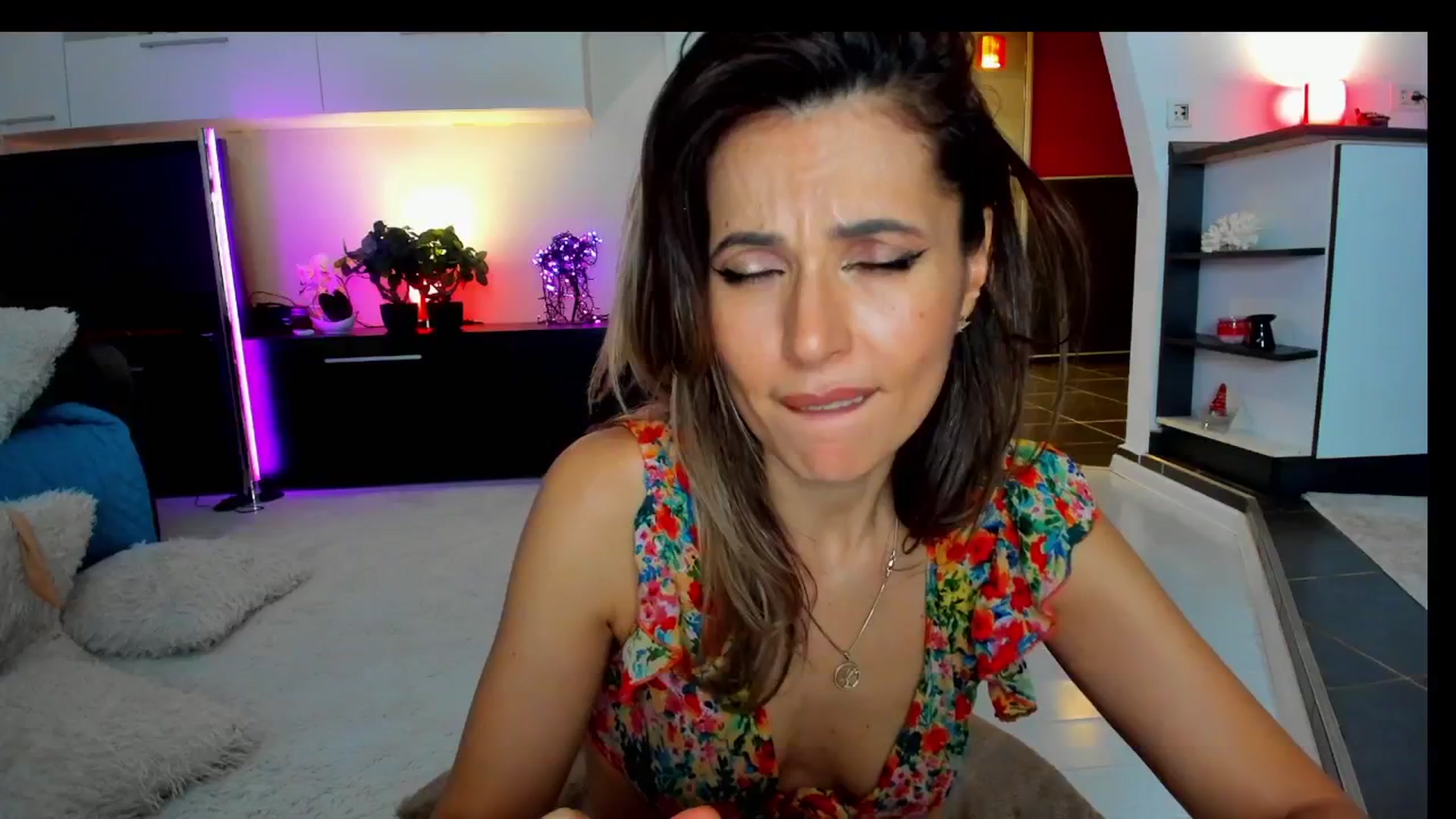 Gallery image thumbnail from SmileyTinaa's myfreecams stream on, 04/12/2025, 05:43 image 14 of 20