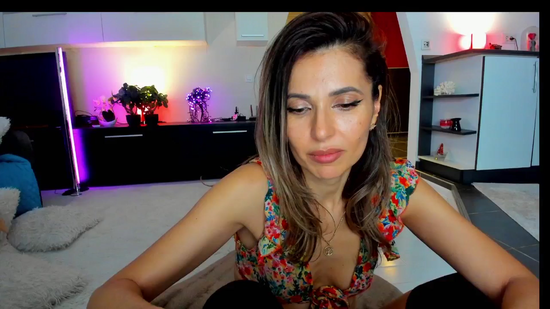 Gallery image thumbnail from SmileyTinaa's myfreecams stream on, 04/12/2025, 05:43 image 8 of 20