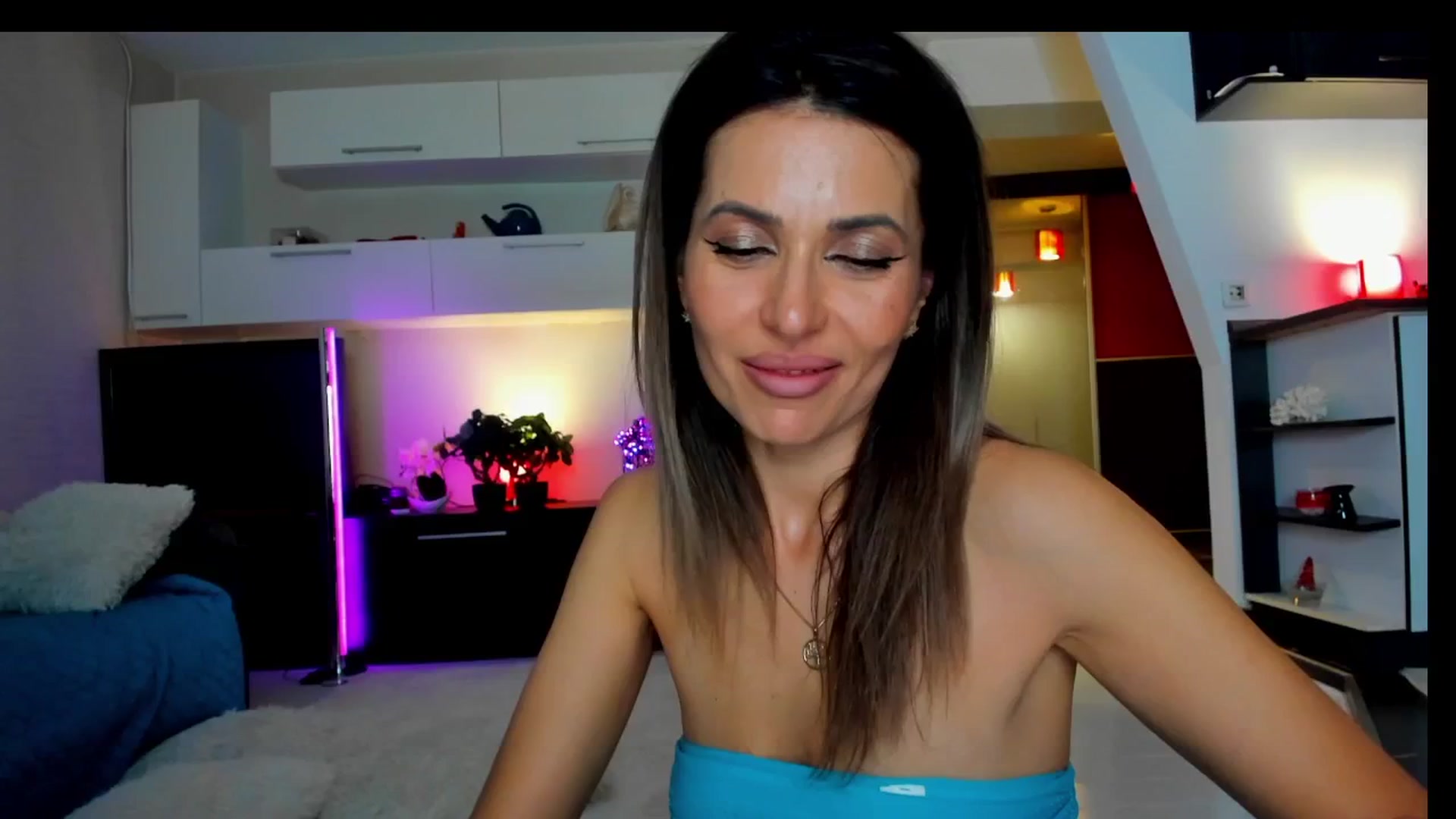 Gallery image thumbnail from SmileyTinaa's myfreecams stream on, 04/17/2025, 23:53 image 8 of 20