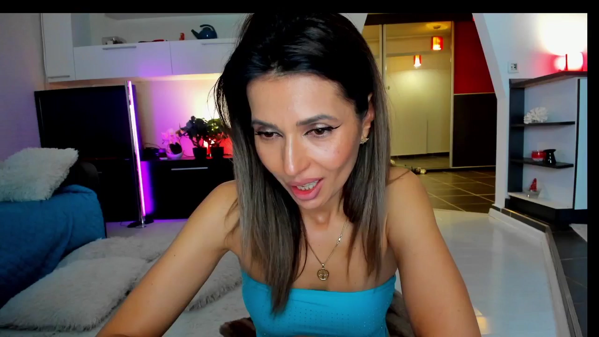 Gallery image thumbnail from SmileyTinaa's myfreecams stream on, 04/17/2025, 23:53 image 5 of 20