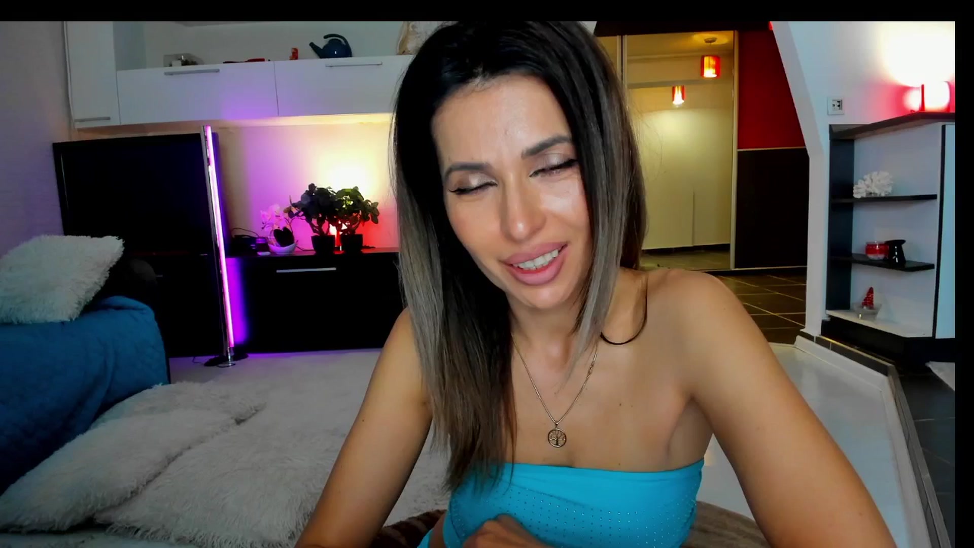 Gallery image thumbnail from SmileyTinaa's myfreecams stream on, 04/17/2025, 23:53 image 1 of 20