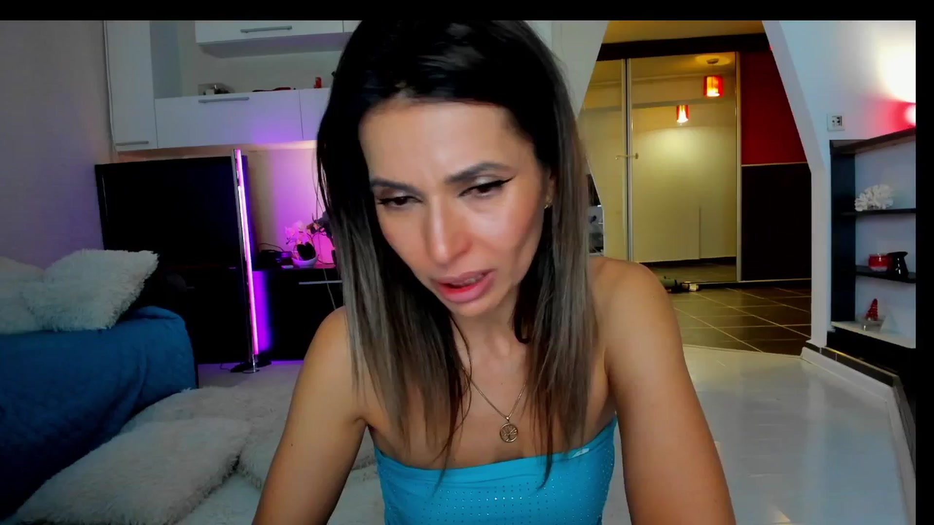 Gallery image thumbnail from SmileyTinaa's myfreecams stream on, 04/17/2025, 23:53 image 13 of 20