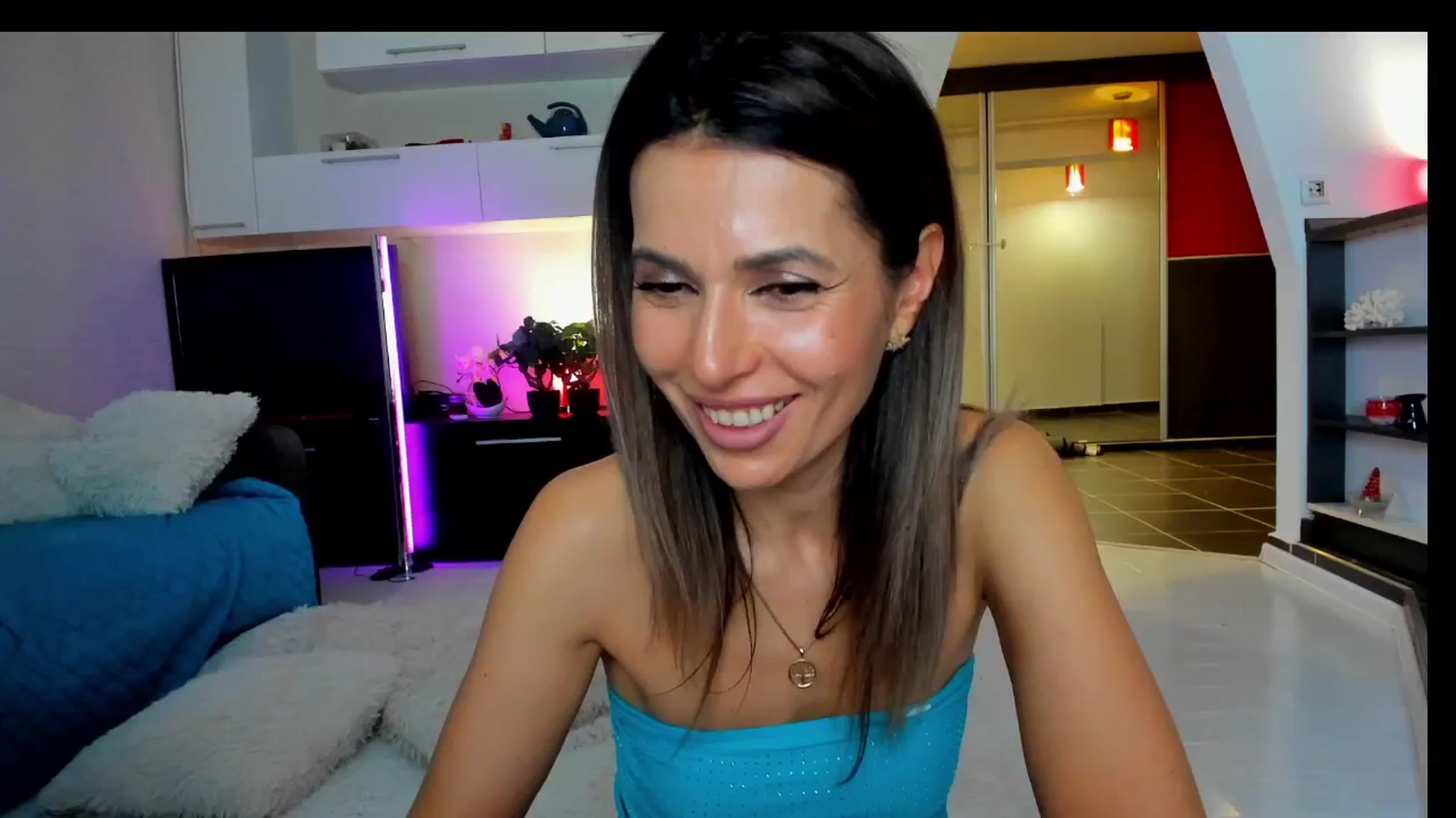 Gallery image thumbnail from SmileyTinaa's myfreecams stream on, 04/17/2025, 23:53 image 14 of 20
