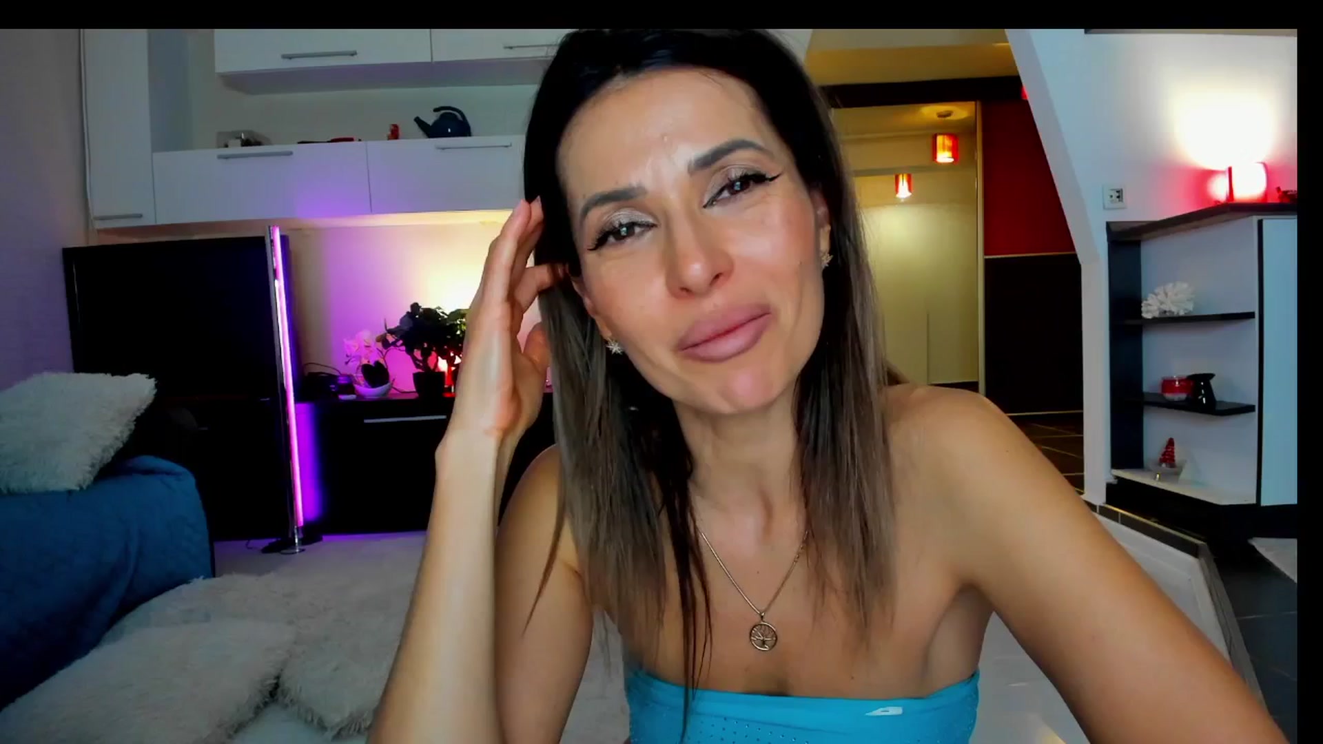 Gallery image thumbnail from SmileyTinaa's myfreecams stream on, 04/17/2025, 23:53 image 10 of 20