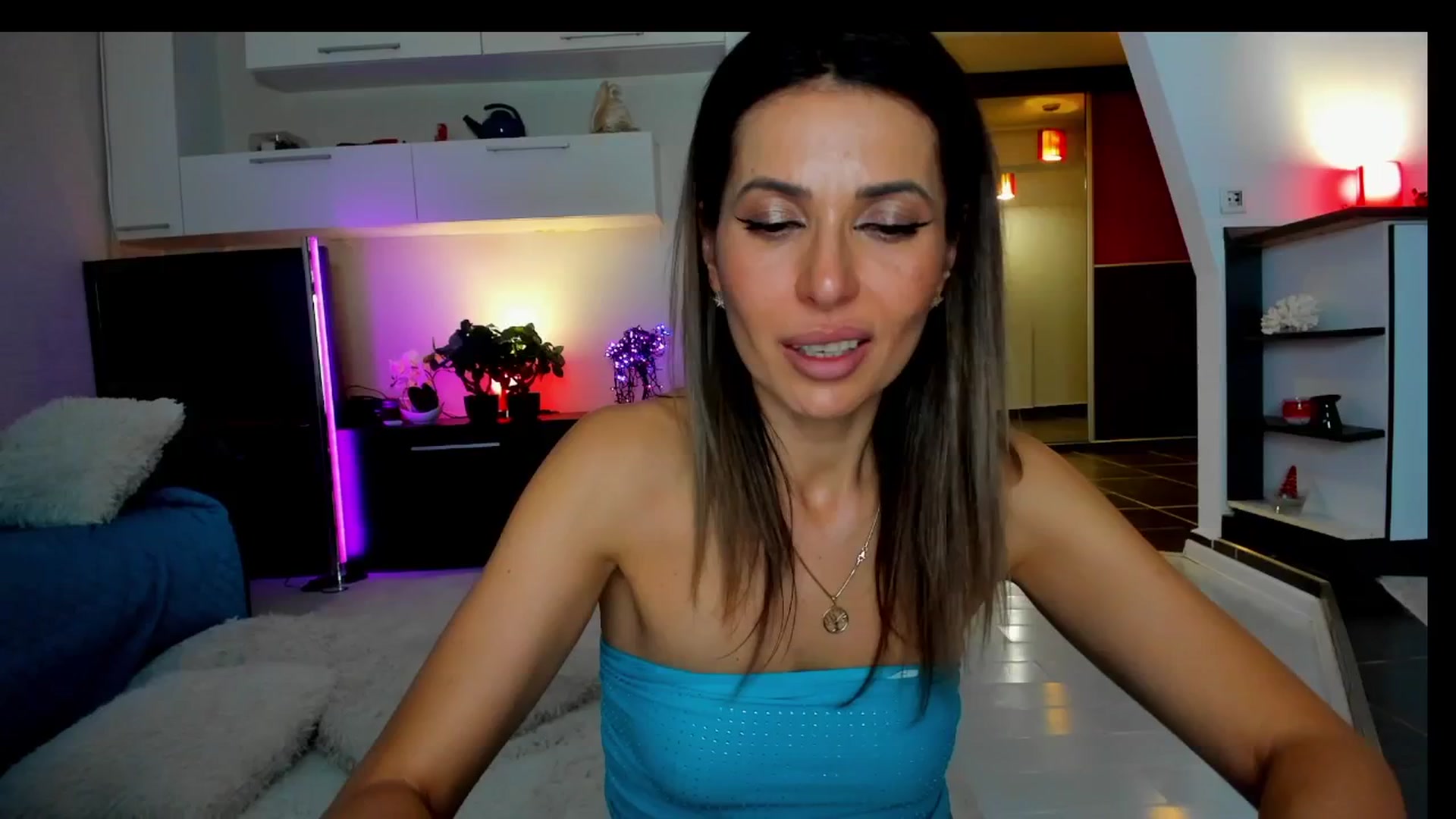 Gallery image thumbnail from SmileyTinaa's myfreecams stream on, 04/17/2025, 23:53 image 17 of 20