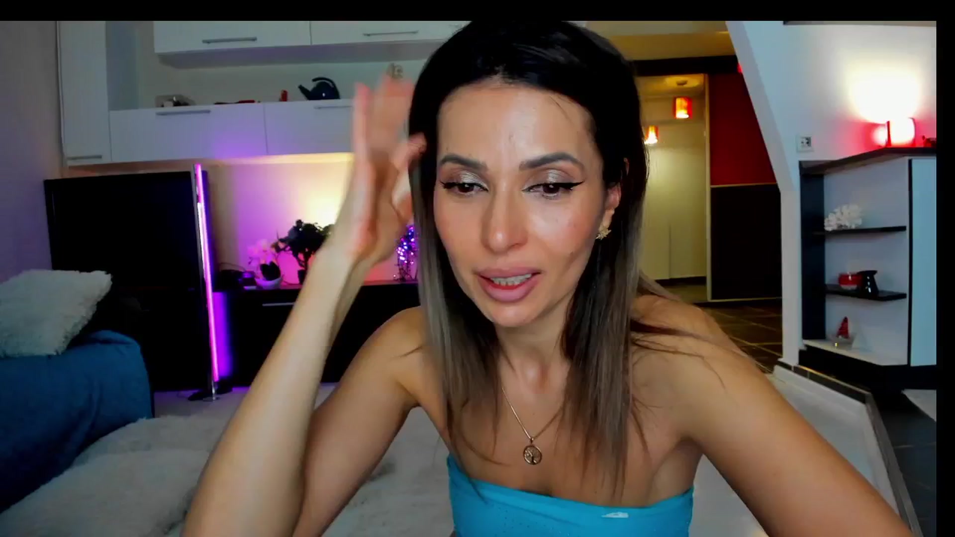 Gallery image thumbnail from SmileyTinaa's myfreecams stream on, 04/17/2025, 23:53 image 9 of 20