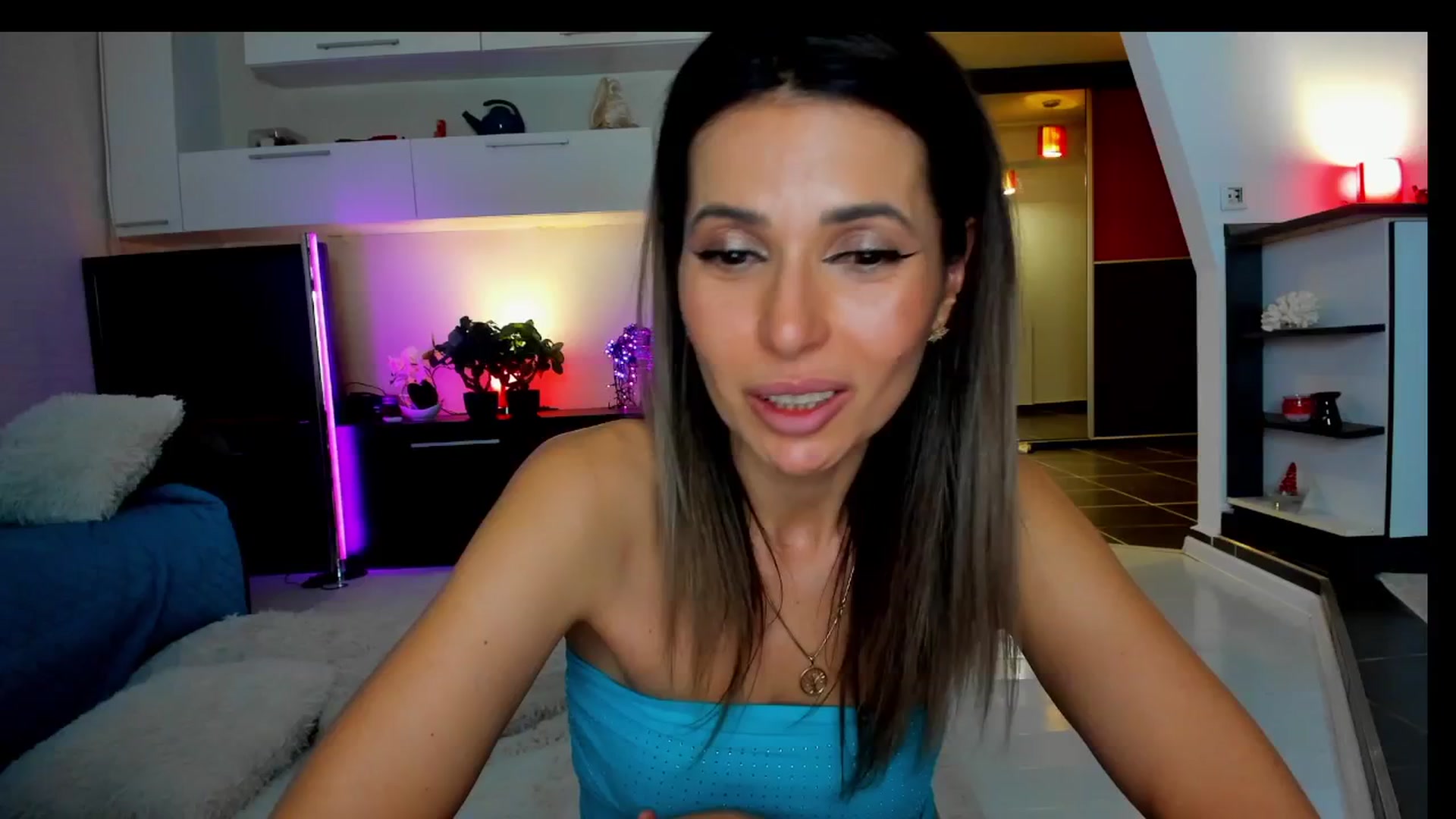 Gallery image thumbnail from SmileyTinaa's myfreecams stream on, 04/17/2025, 23:53 image 18 of 20