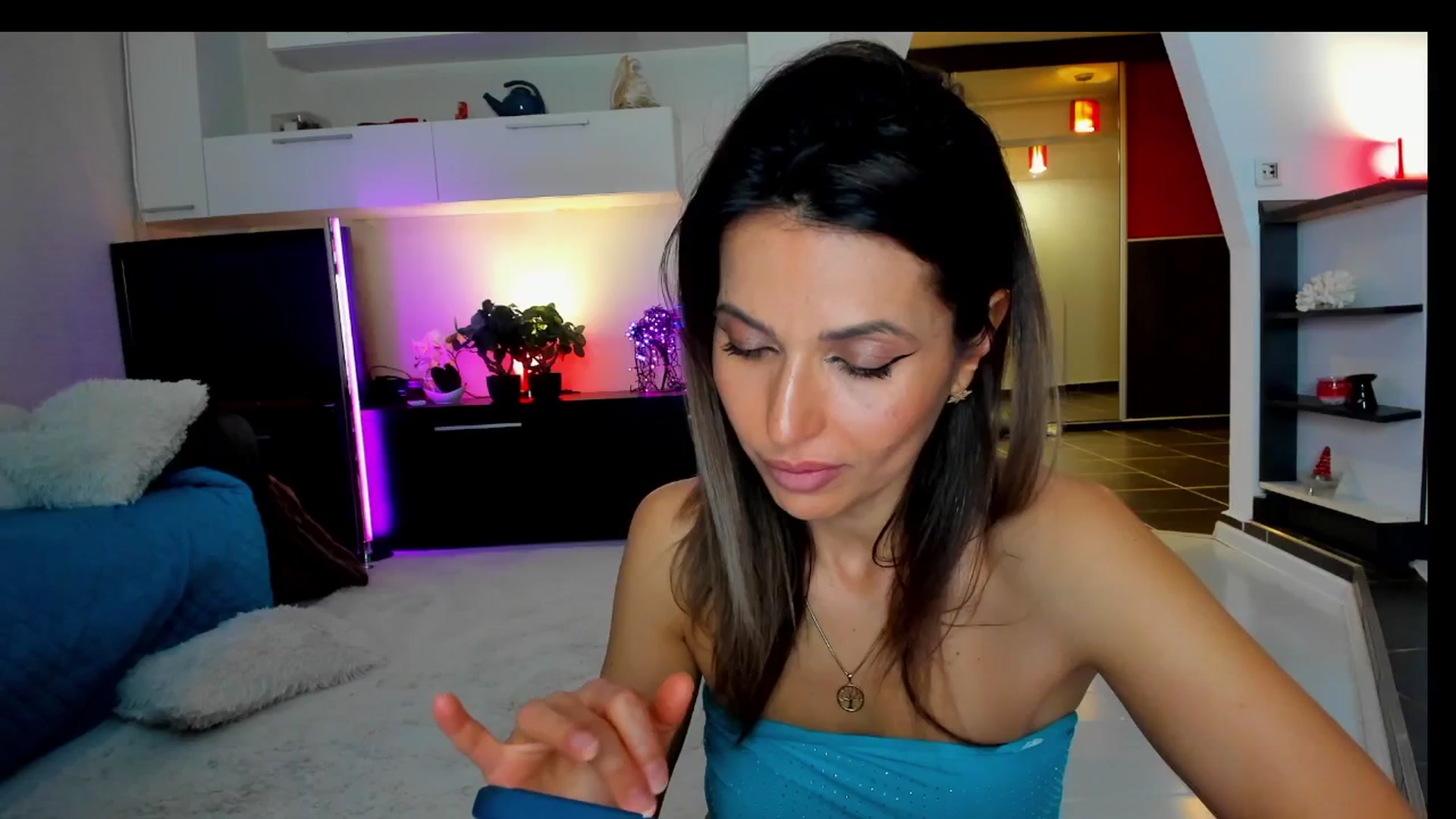 Gallery image thumbnail from SmileyTinaa's myfreecams stream on, 04/18/2025, 03:24 image 3 of 20