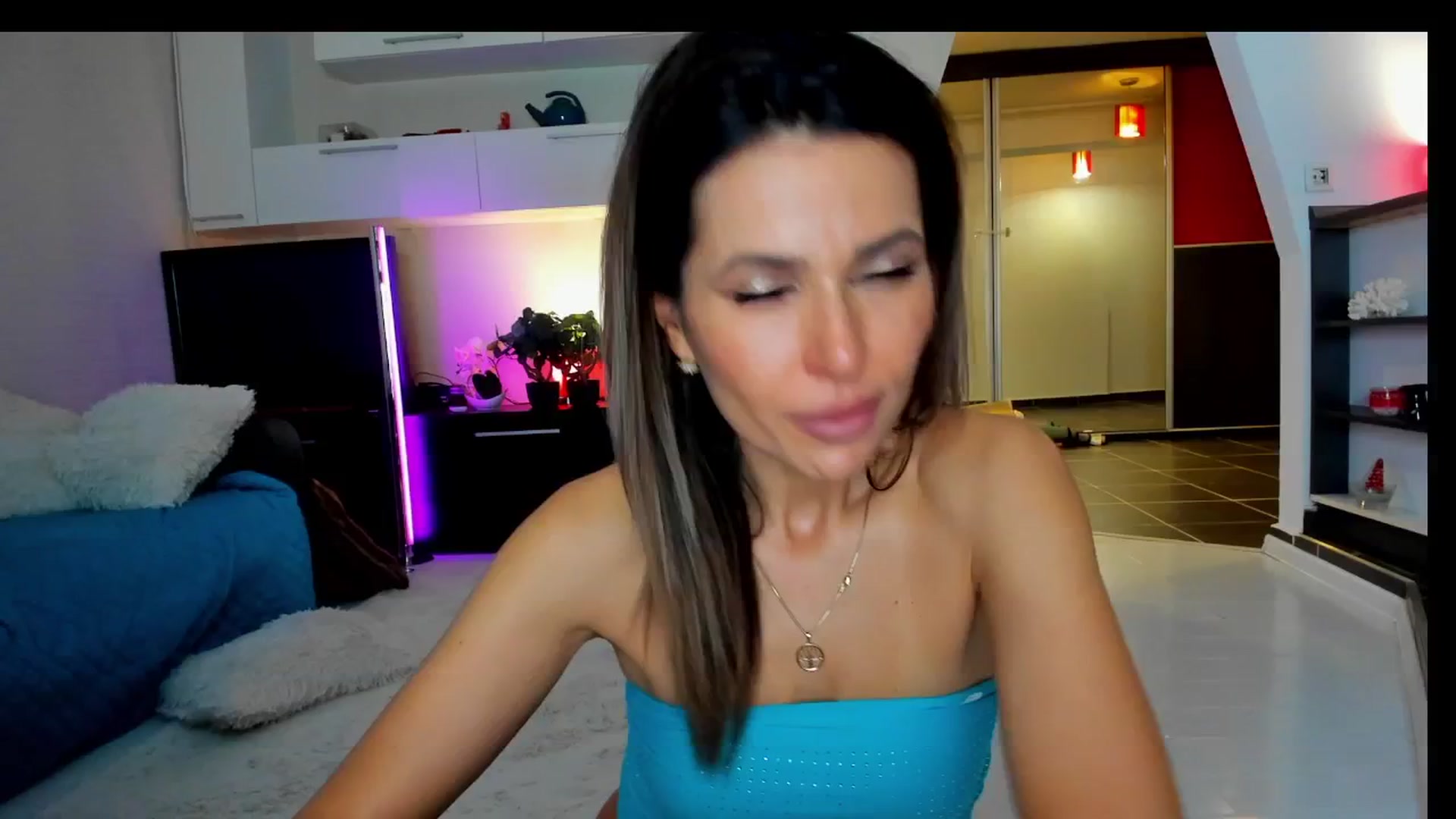Gallery image thumbnail from SmileyTinaa's myfreecams stream on, 04/18/2025, 03:24 image 1 of 20