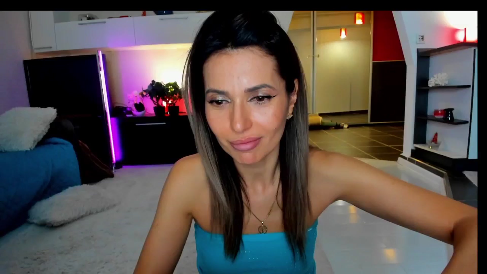 Gallery image thumbnail from SmileyTinaa's myfreecams stream on, 04/18/2025, 03:24 image 9 of 20