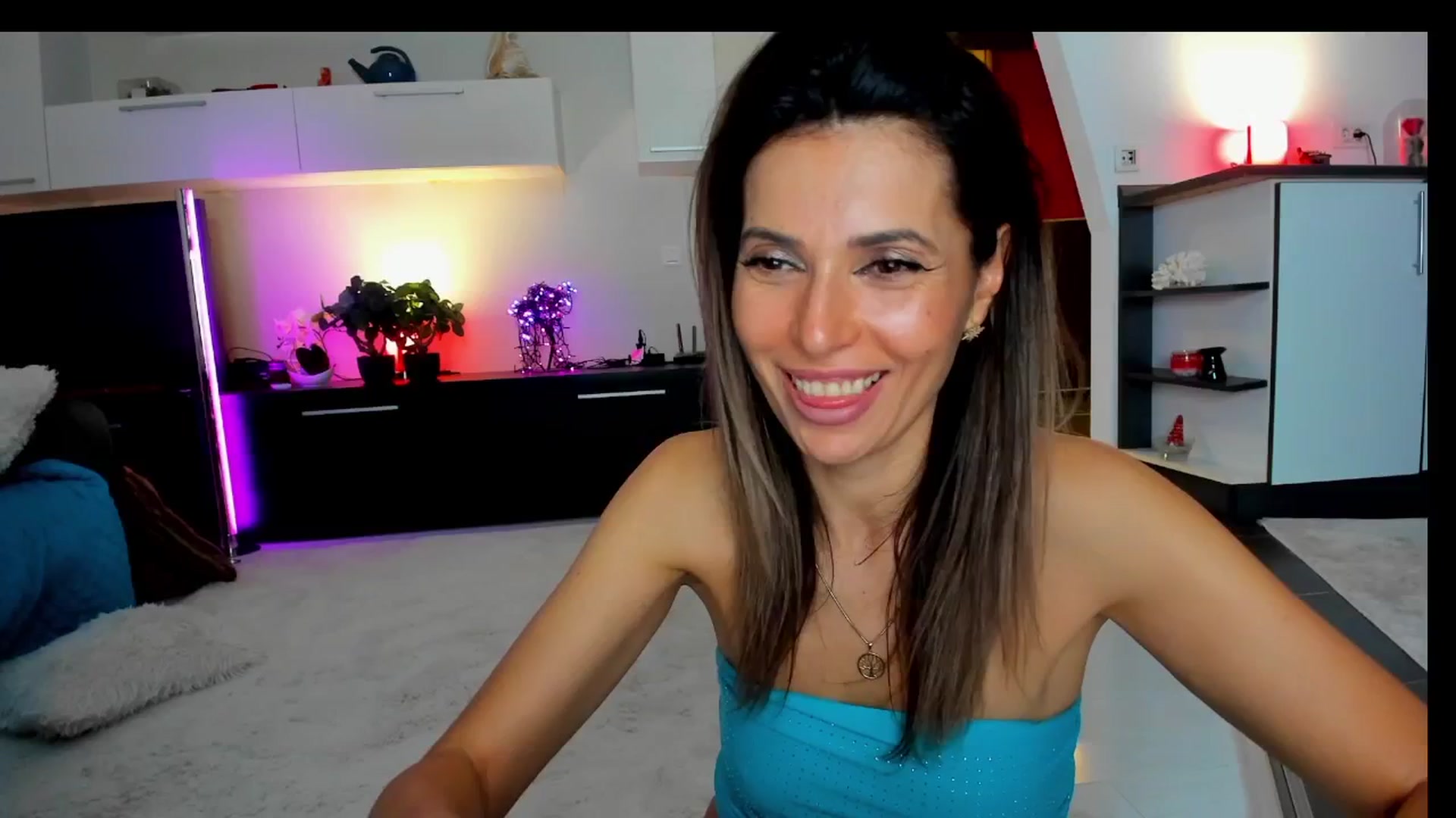 Gallery image thumbnail from SmileyTinaa's myfreecams stream on, 04/18/2025, 03:24 image 18 of 20