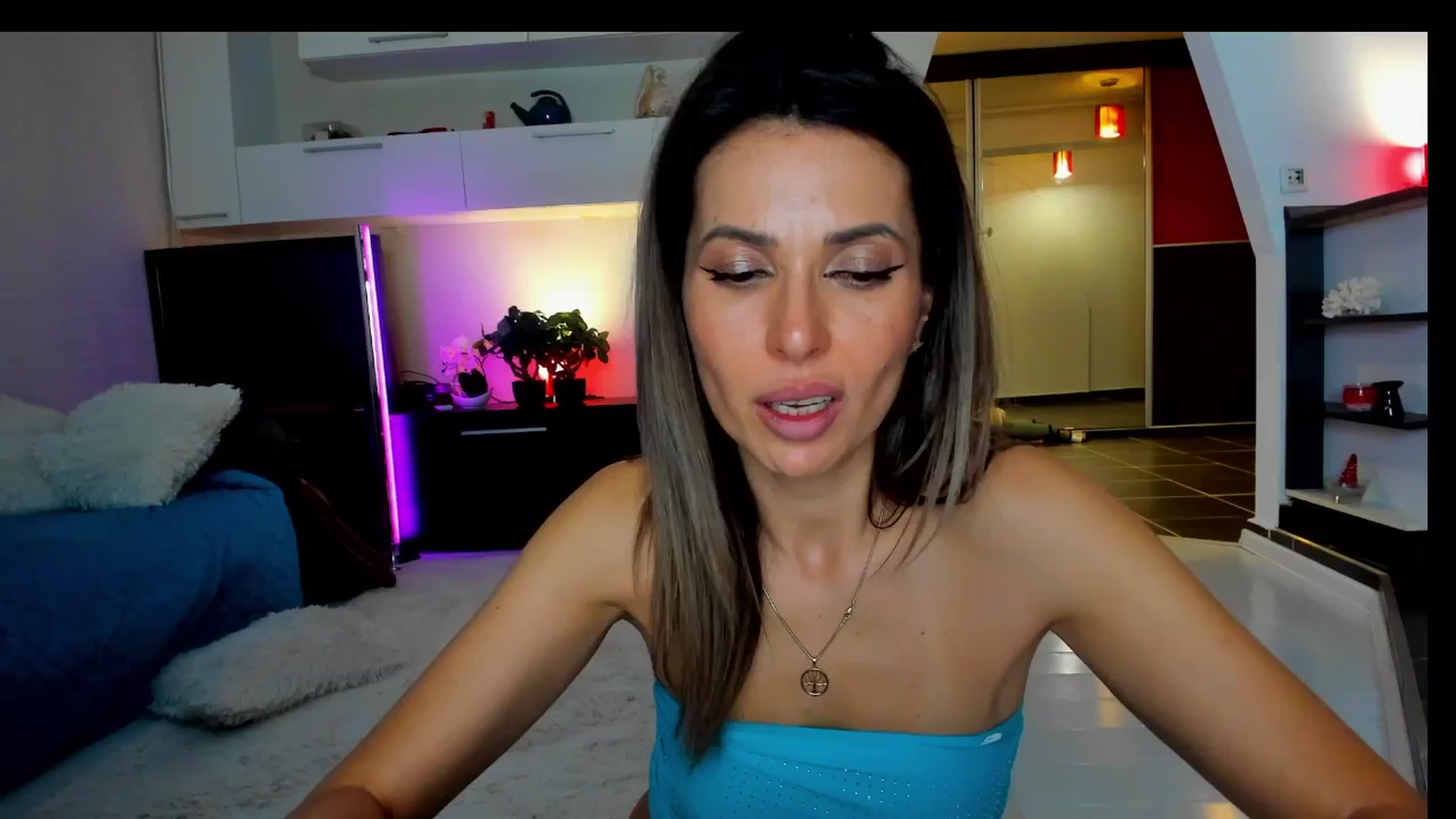 Gallery image thumbnail from SmileyTinaa's myfreecams stream on, 04/18/2025, 03:24 image 2 of 20