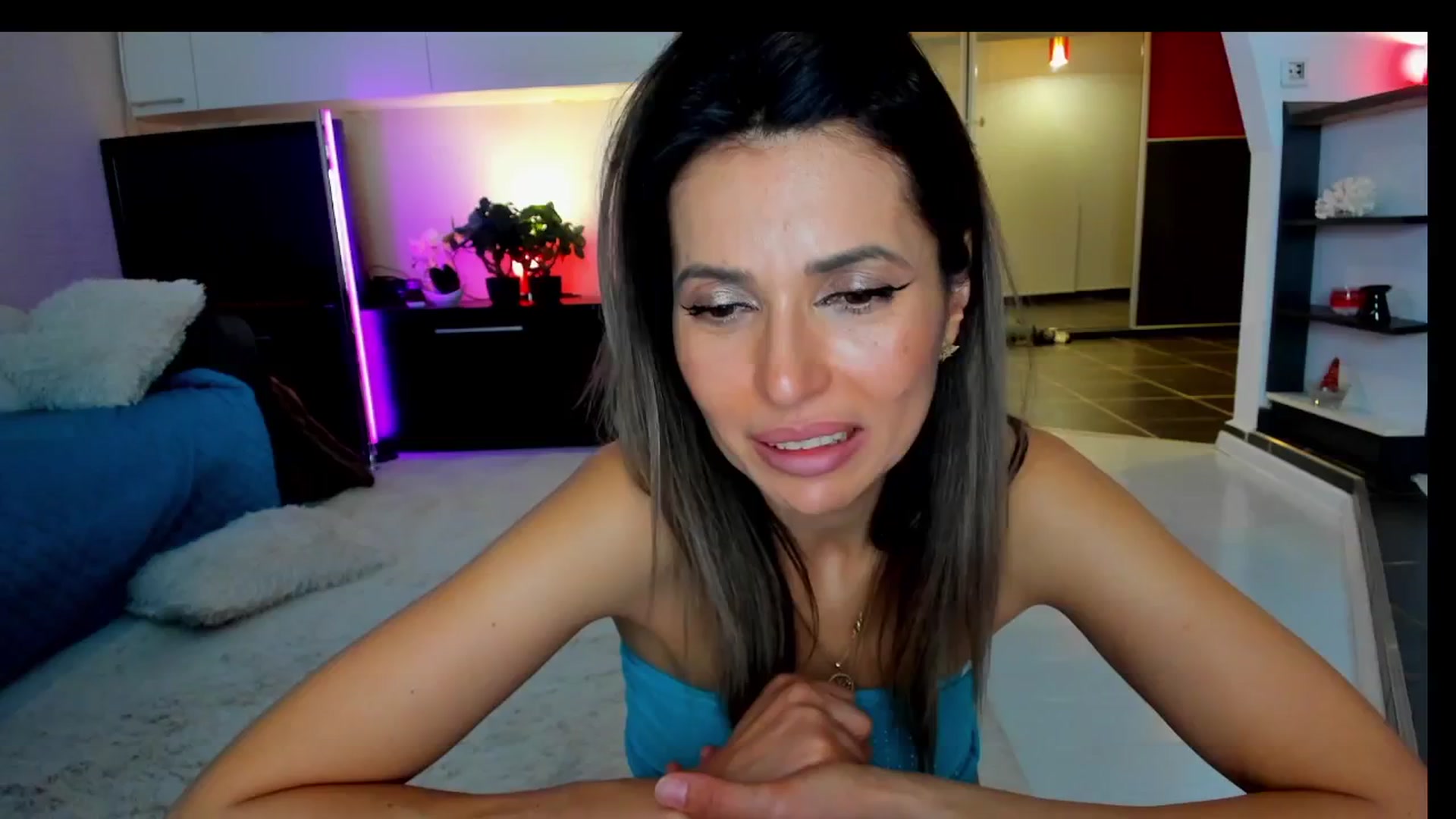 Gallery image thumbnail from SmileyTinaa's myfreecams stream on, 04/18/2025, 03:24 image 6 of 20