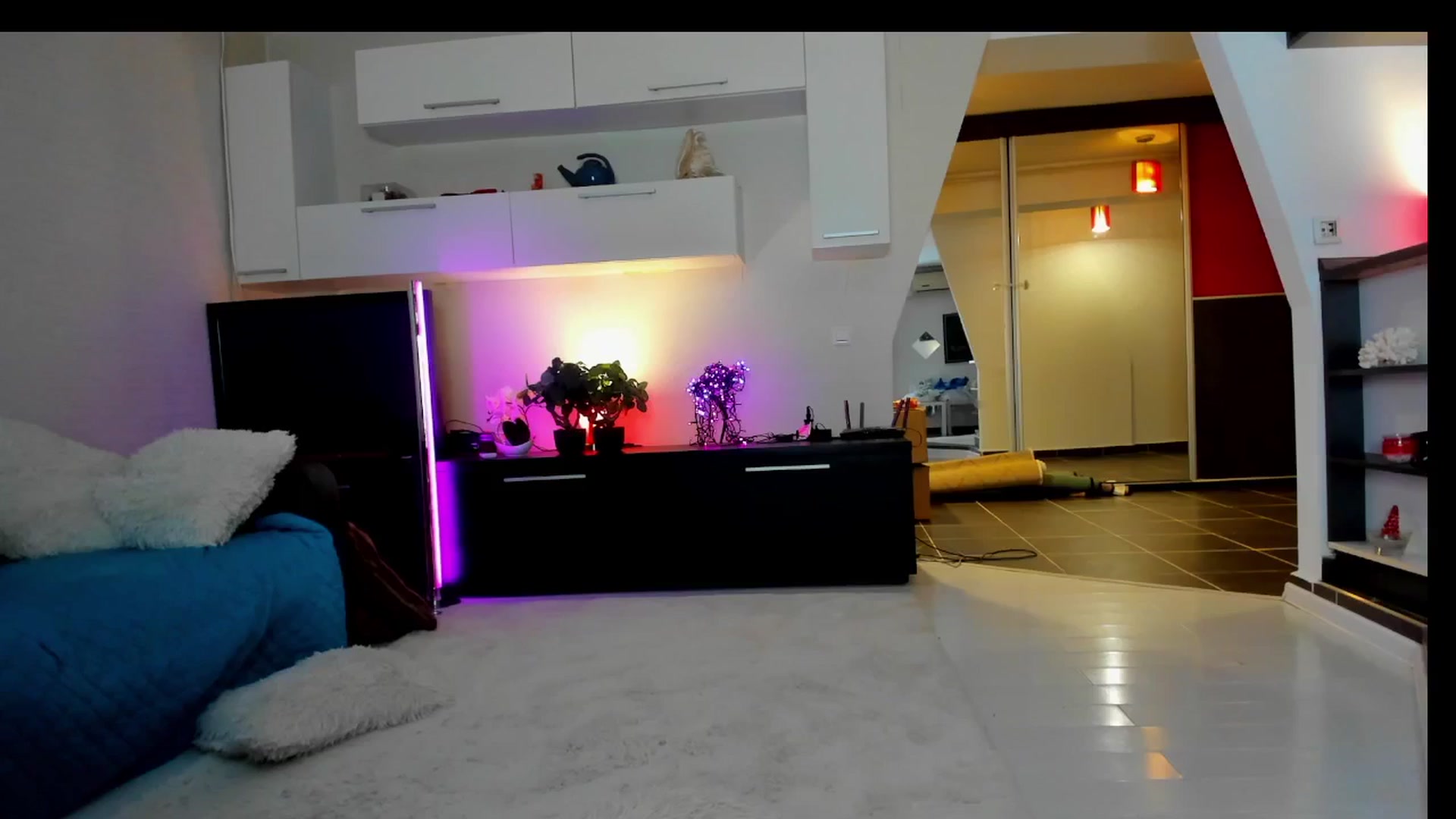 Gallery image thumbnail from SmileyTinaa's myfreecams stream on, 04/18/2025, 03:24 image 13 of 20