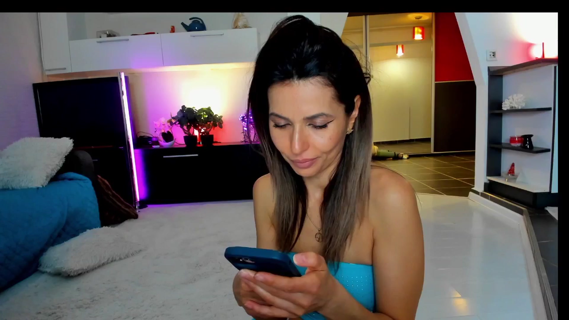 Gallery image thumbnail from SmileyTinaa's myfreecams stream on, 04/18/2025, 03:24 image 14 of 20