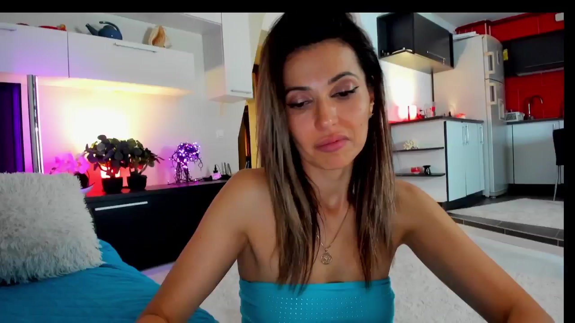 Gallery image thumbnail from SmileyTinaa's myfreecams stream on, 04/18/2025, 05:50 image 12 of 20