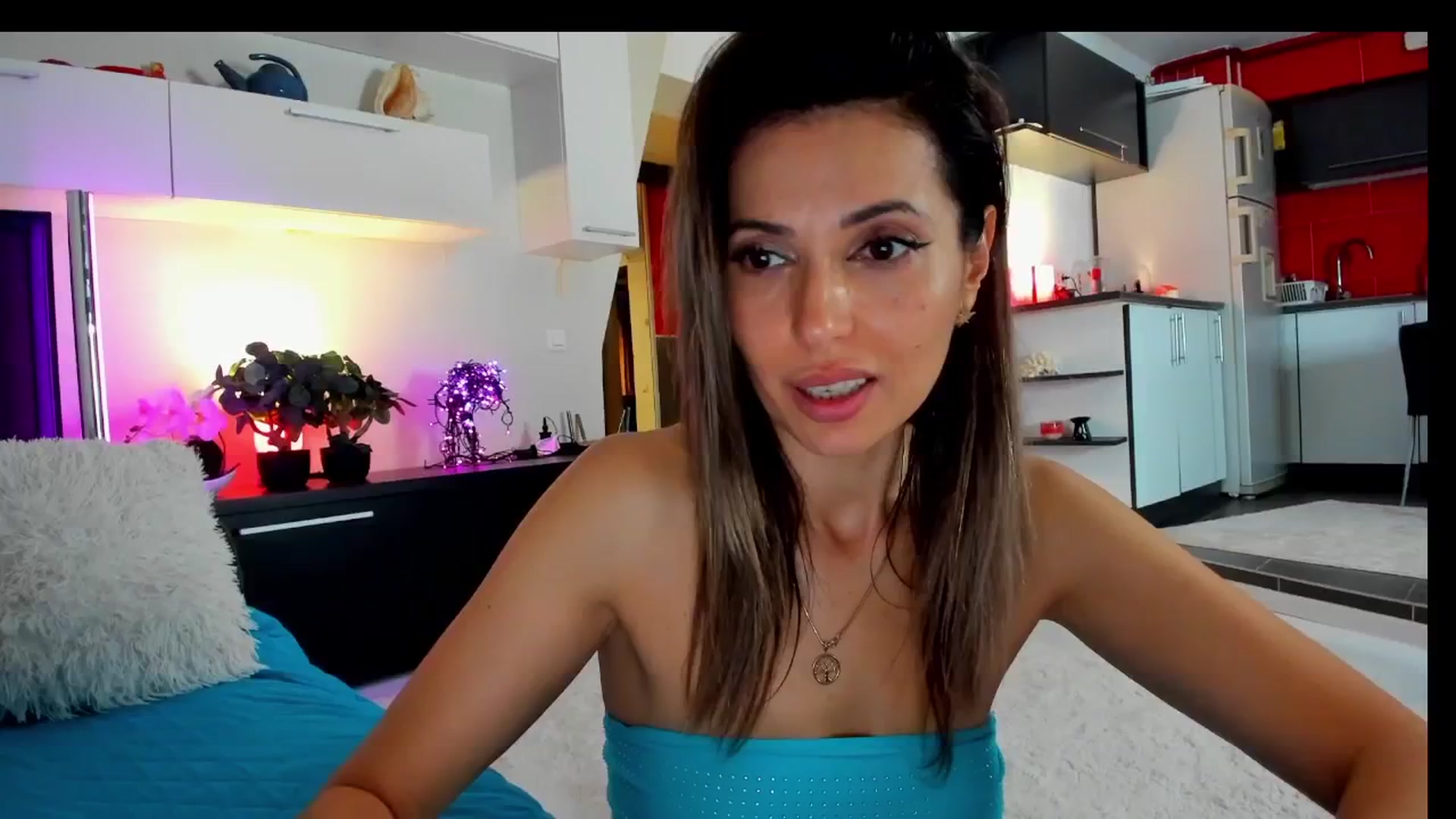 Gallery image thumbnail from SmileyTinaa's myfreecams stream on, 04/18/2025, 05:50 image 14 of 20