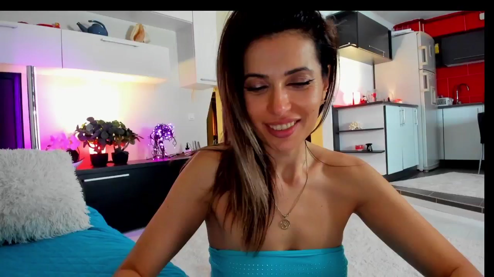 Gallery image thumbnail from SmileyTinaa's myfreecams stream on, 04/18/2025, 05:50 image 16 of 20