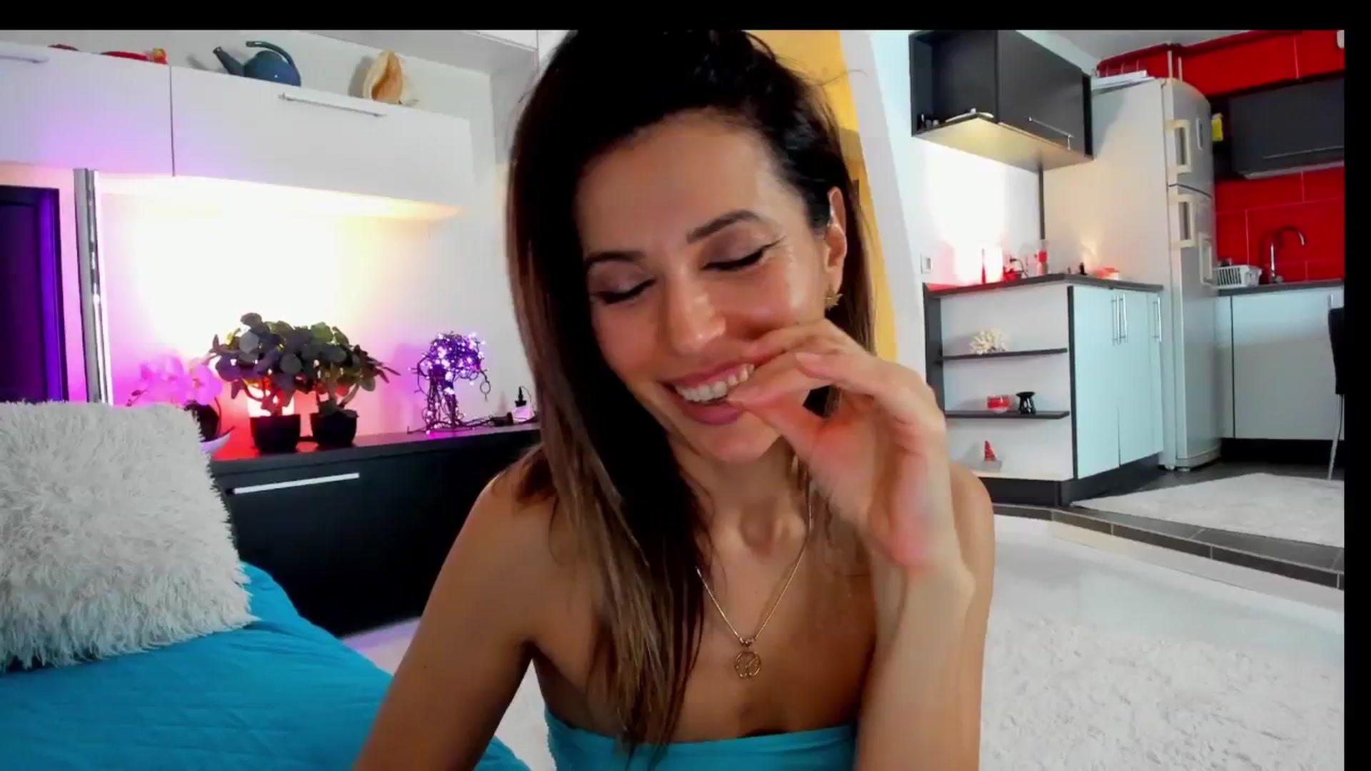 Gallery image thumbnail from SmileyTinaa's myfreecams stream on, 04/18/2025, 05:50 image 17 of 20