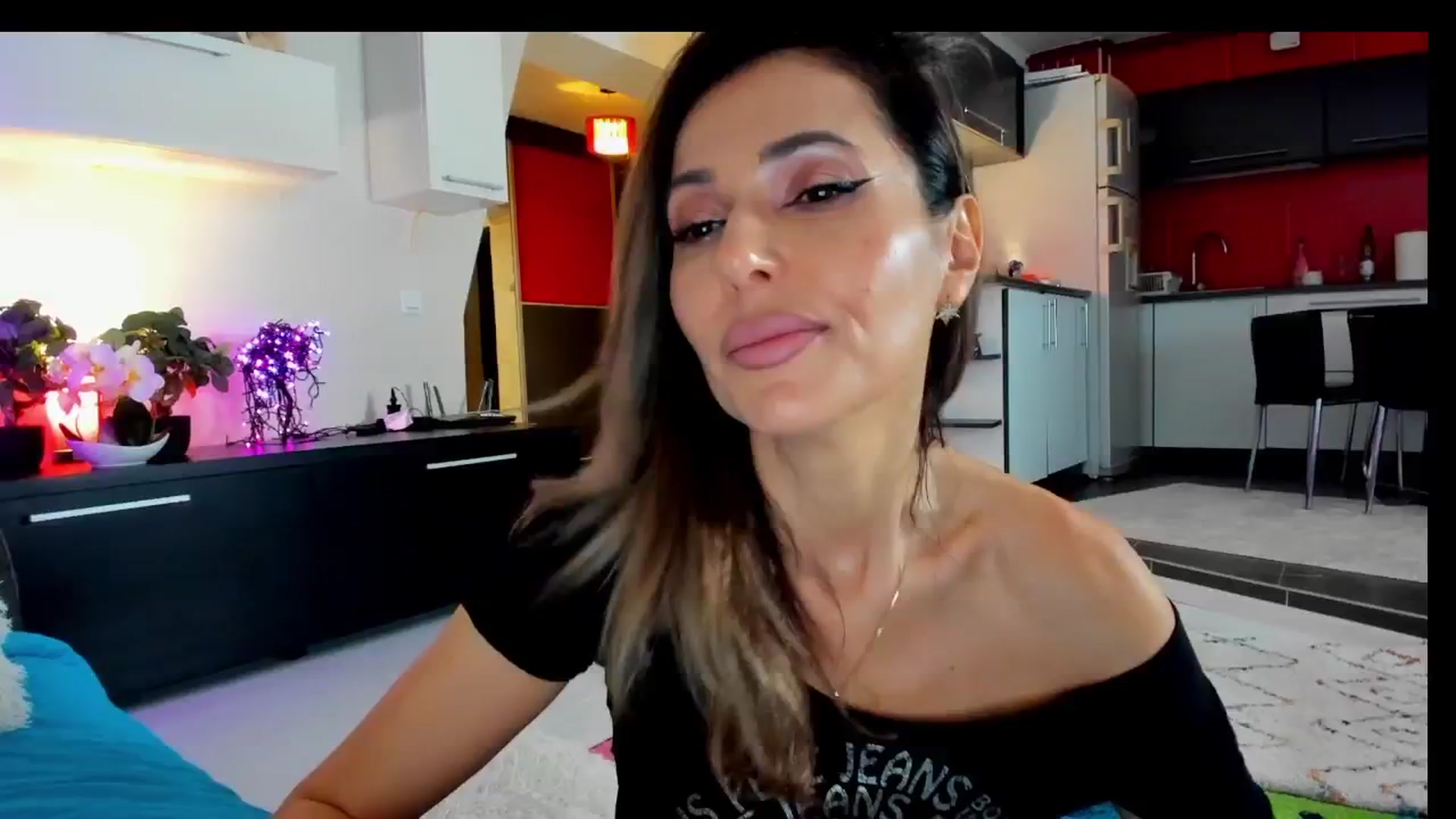 Gallery image thumbnail from SmileyTinaa's myfreecams stream on, 04/19/2025, 24:34 image 2 of 20