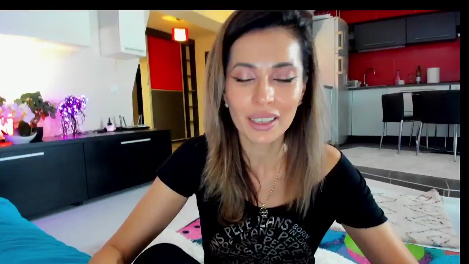 Gallery image thumbnail from SmileyTinaa's myfreecams stream on, 04/19/2025, 24:34 image 8 of 20