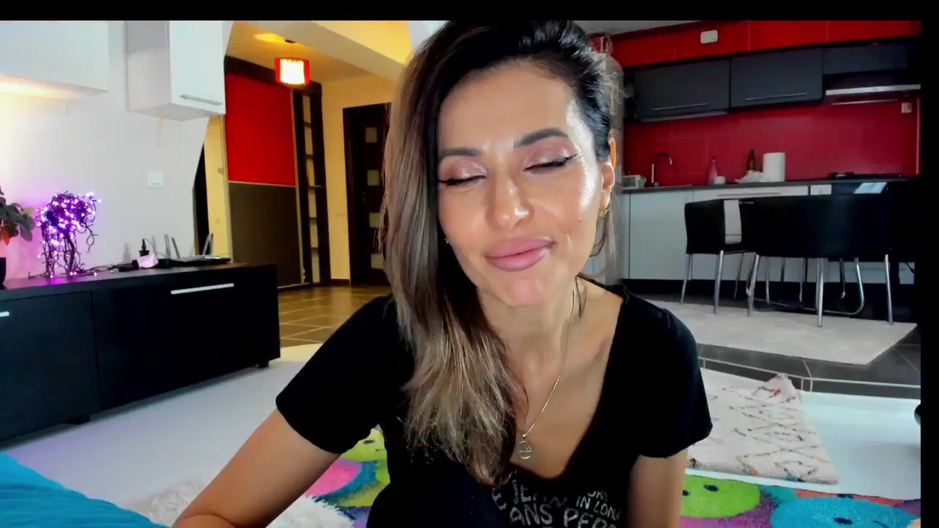 Gallery image thumbnail from SmileyTinaa's myfreecams stream on, 04/19/2025, 24:34 image 12 of 20