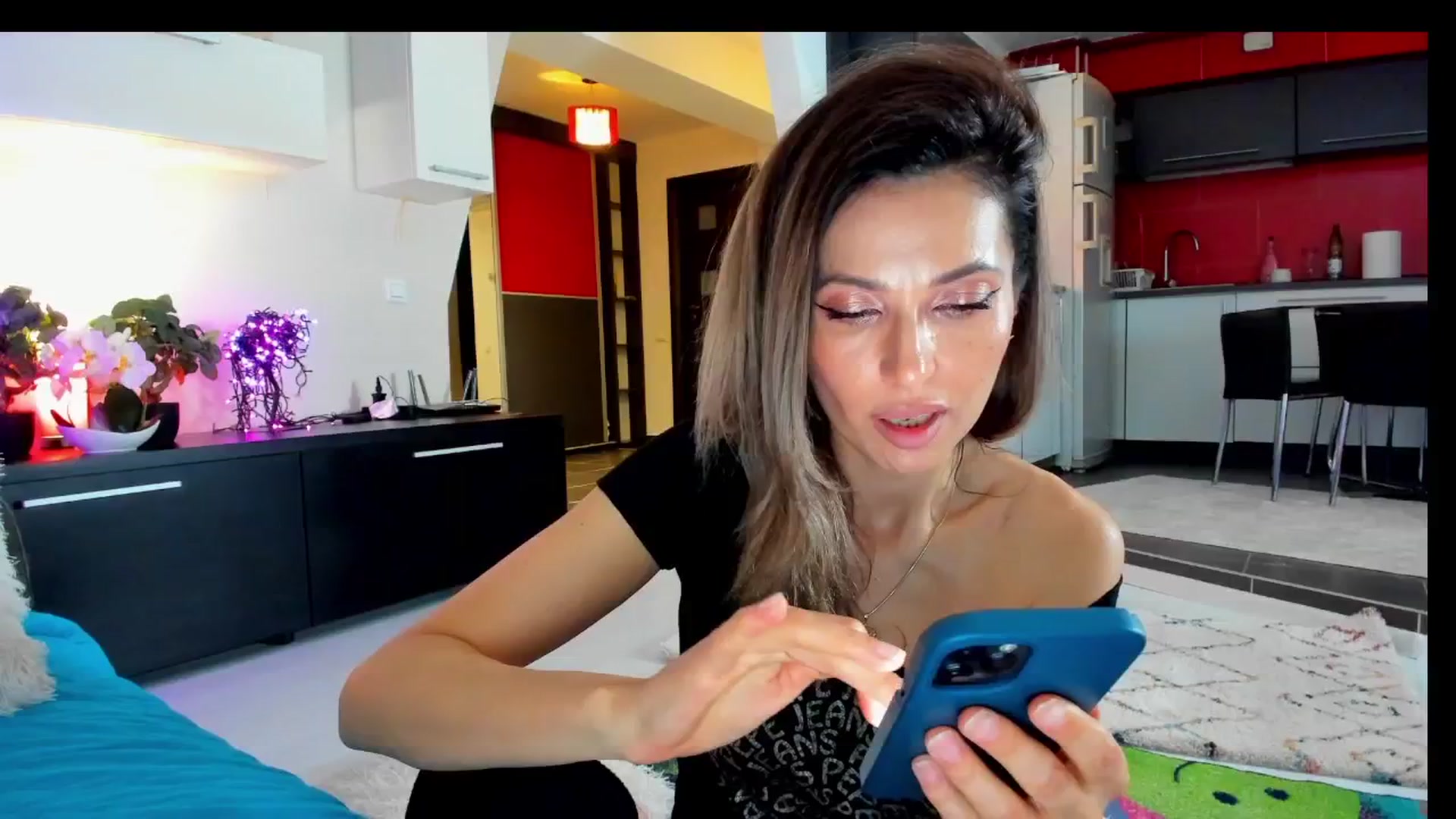Gallery image thumbnail from SmileyTinaa's myfreecams stream on, 04/19/2025, 24:34 image 5 of 20