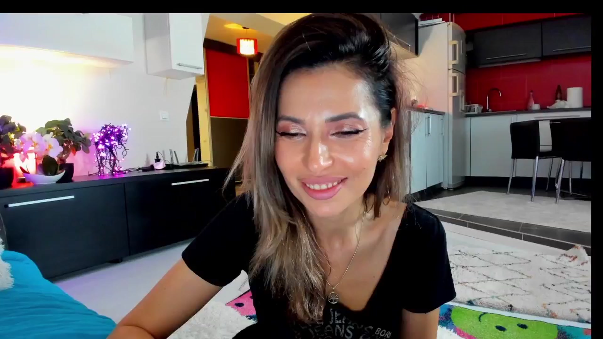 Gallery image thumbnail from SmileyTinaa's myfreecams stream on, 04/19/2025, 24:34 image 10 of 20