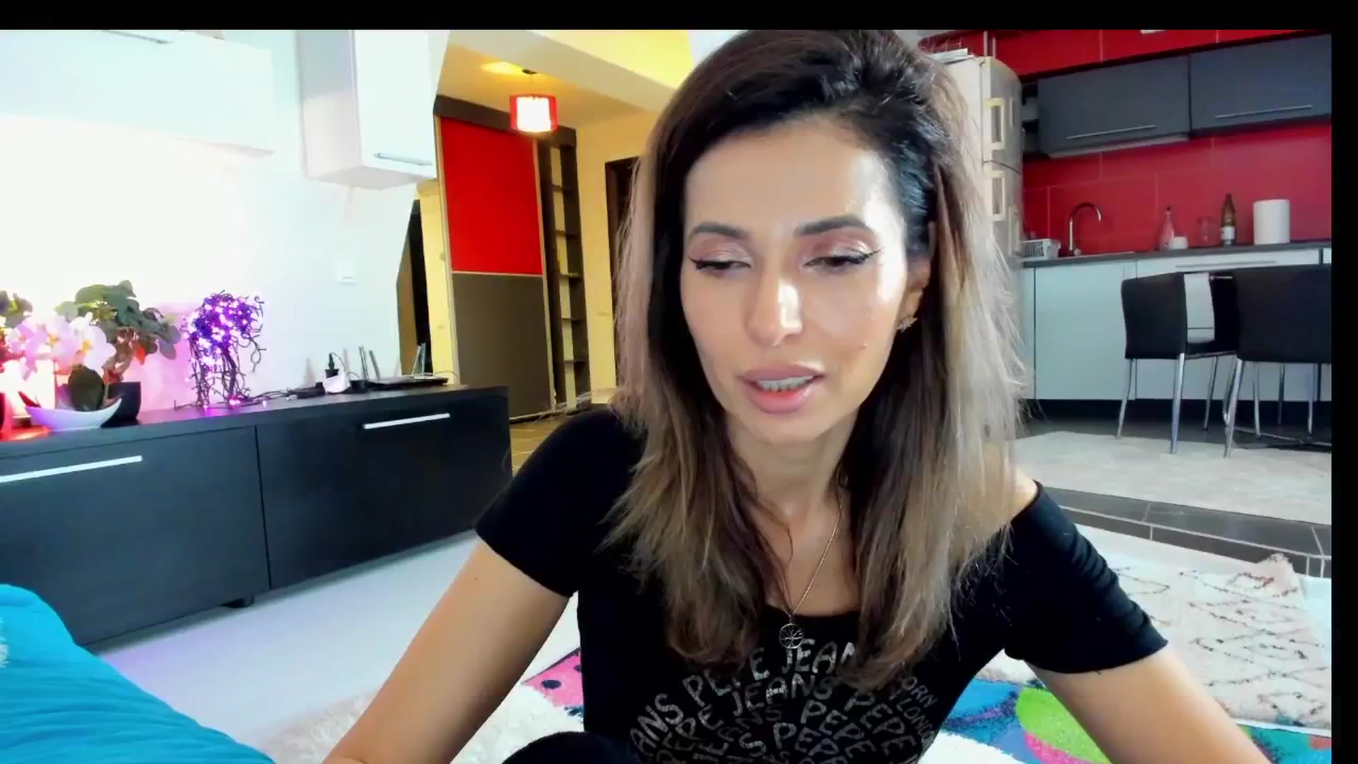 Gallery image thumbnail from SmileyTinaa's myfreecams stream on, 04/19/2025, 24:34 image 6 of 20