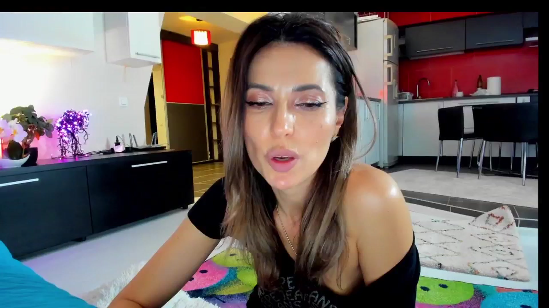 Gallery image thumbnail from SmileyTinaa's myfreecams stream on, 04/19/2025, 01:15 image 16 of 20