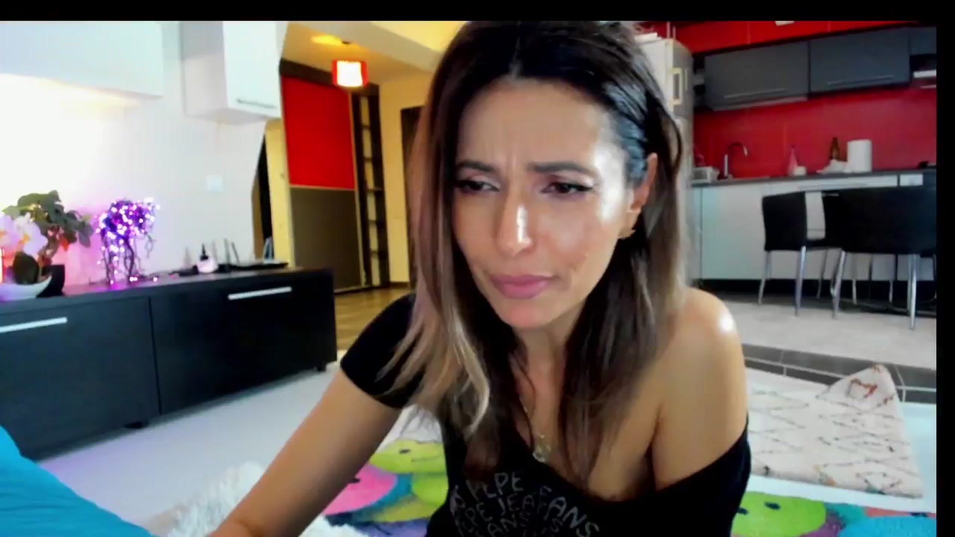 Gallery image thumbnail from SmileyTinaa's myfreecams stream on, 04/19/2025, 01:15 image 15 of 20