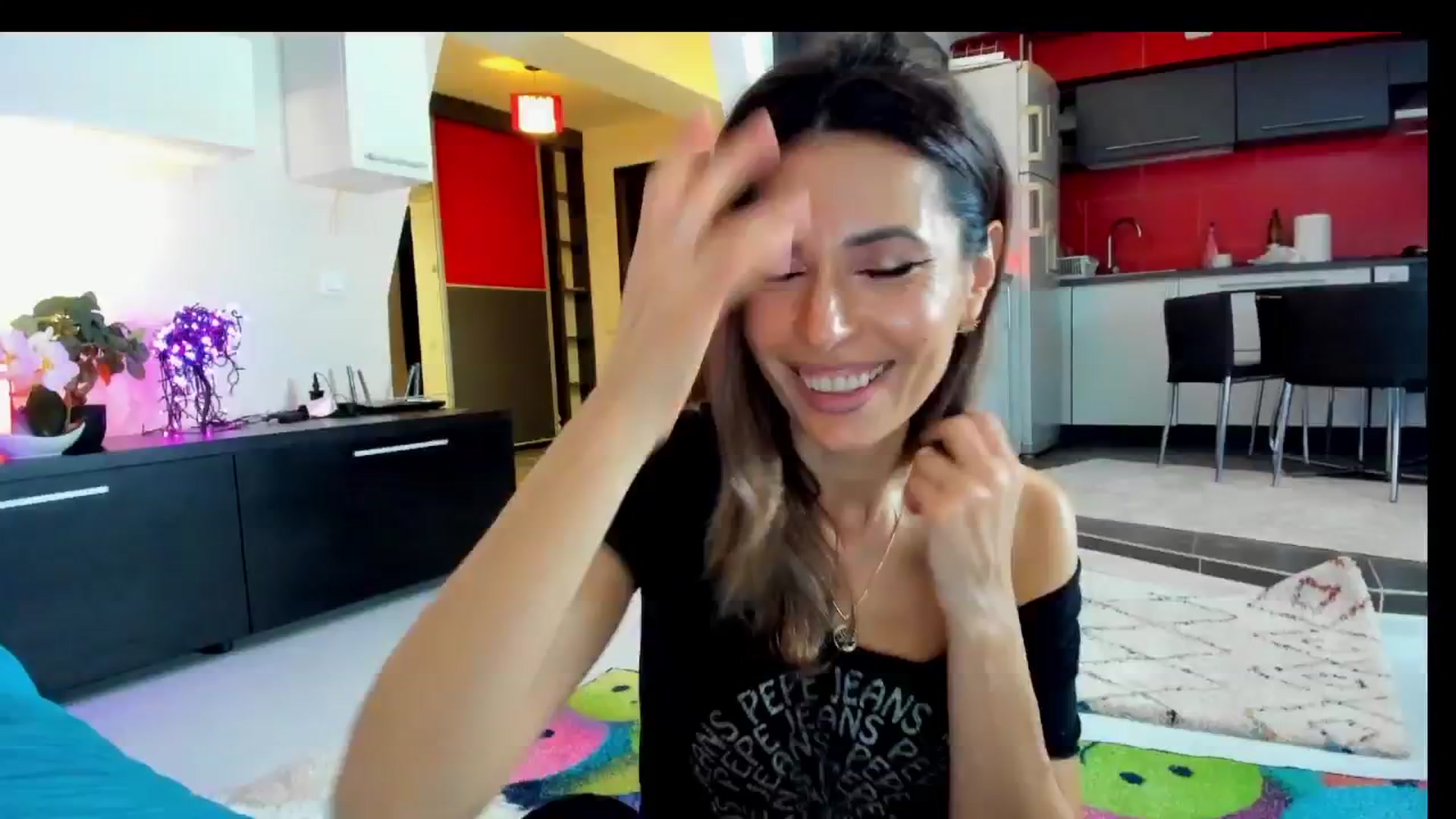 Gallery image thumbnail from SmileyTinaa's myfreecams stream on, 04/19/2025, 01:15 image 10 of 20
