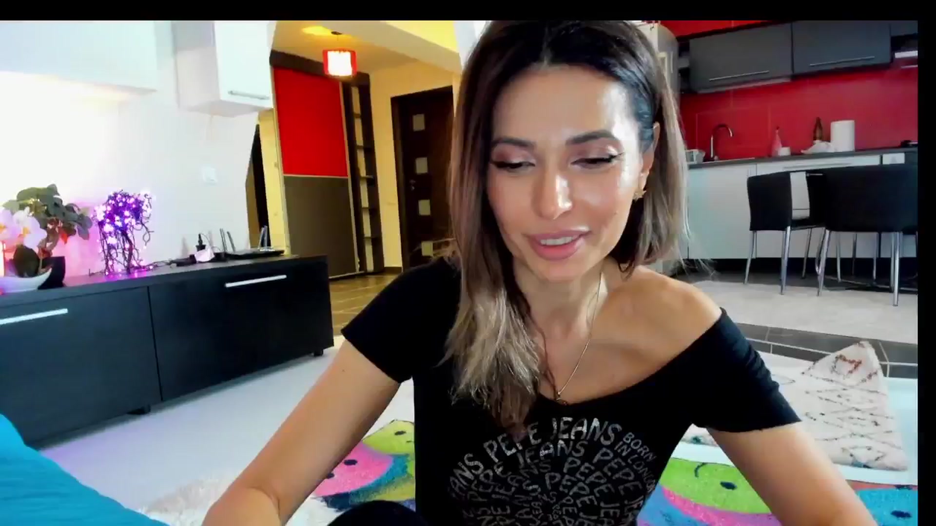 Gallery image thumbnail from SmileyTinaa's myfreecams stream on, 04/19/2025, 01:15 image 8 of 20